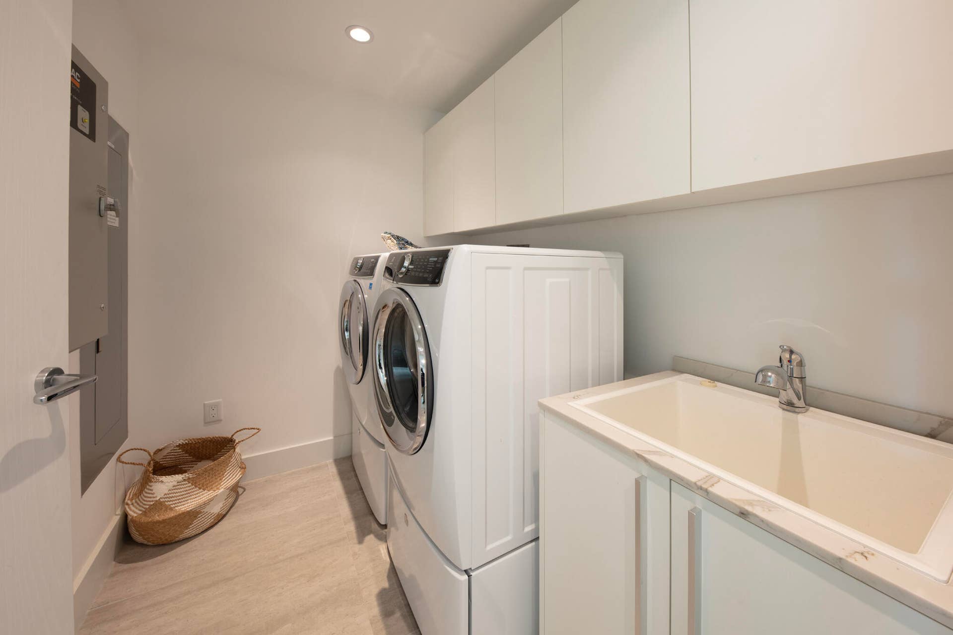353 SUNSET Drive, #202, Fort Lauderdale, FL 33301 0B9A3690