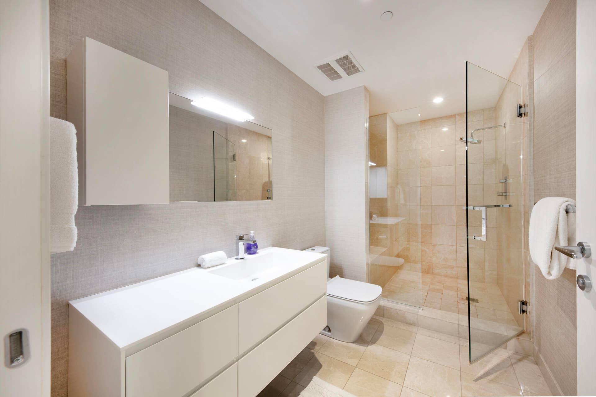 353 SUNSET Drive, #202, Fort Lauderdale, FL 33301 0B9A3699