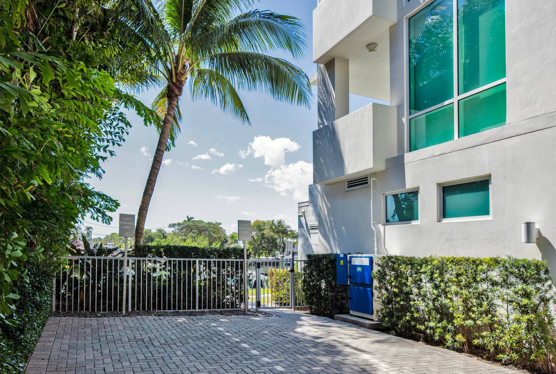 353 SUNSET Drive, #202, Fort Lauderdale, FL 33301 0B9A3720