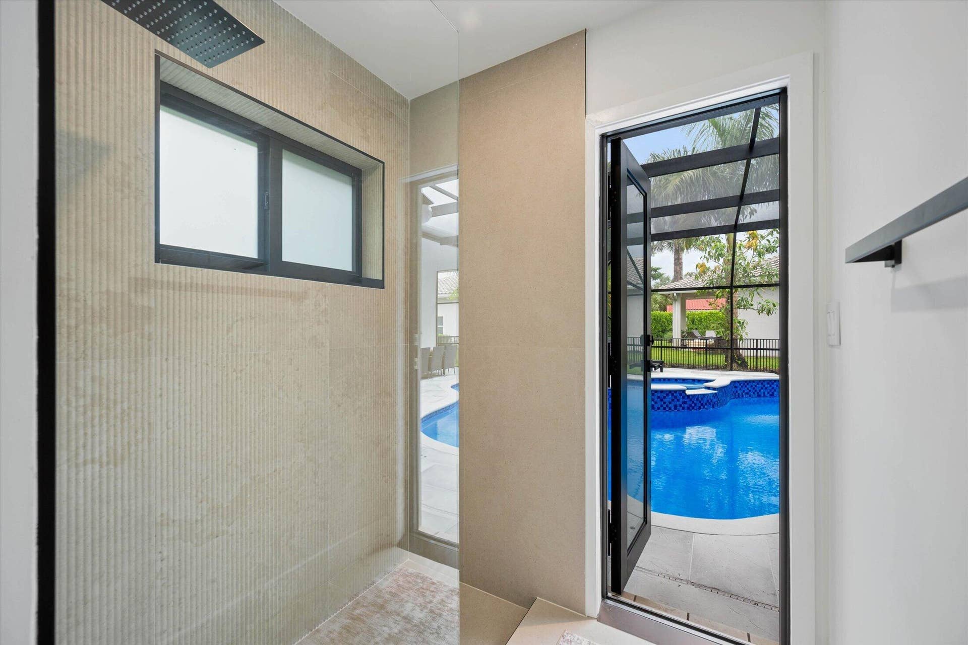 Bathroom 4 (Cabana Bath)
