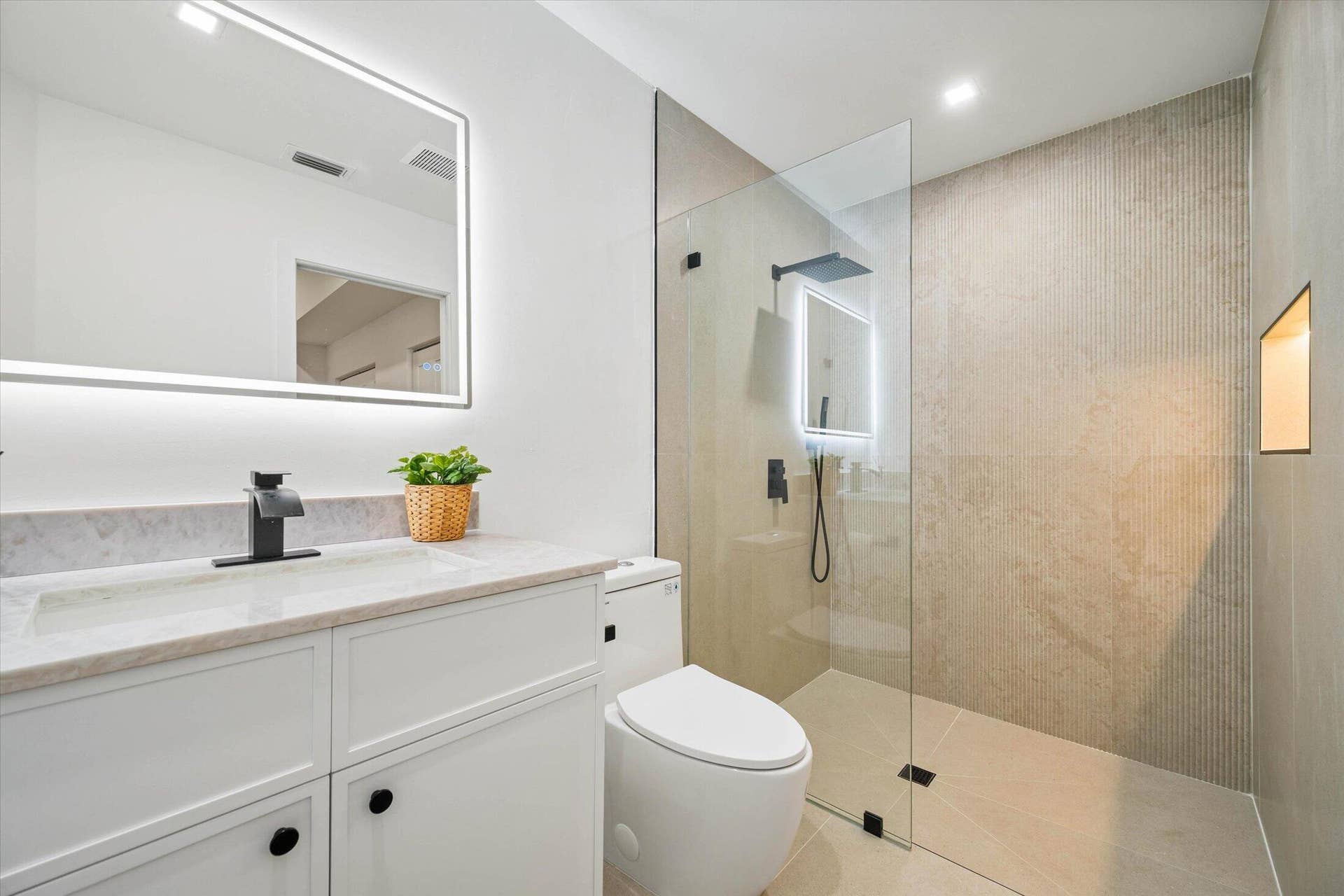 Bathroom for Bedroom 5 (en suite)