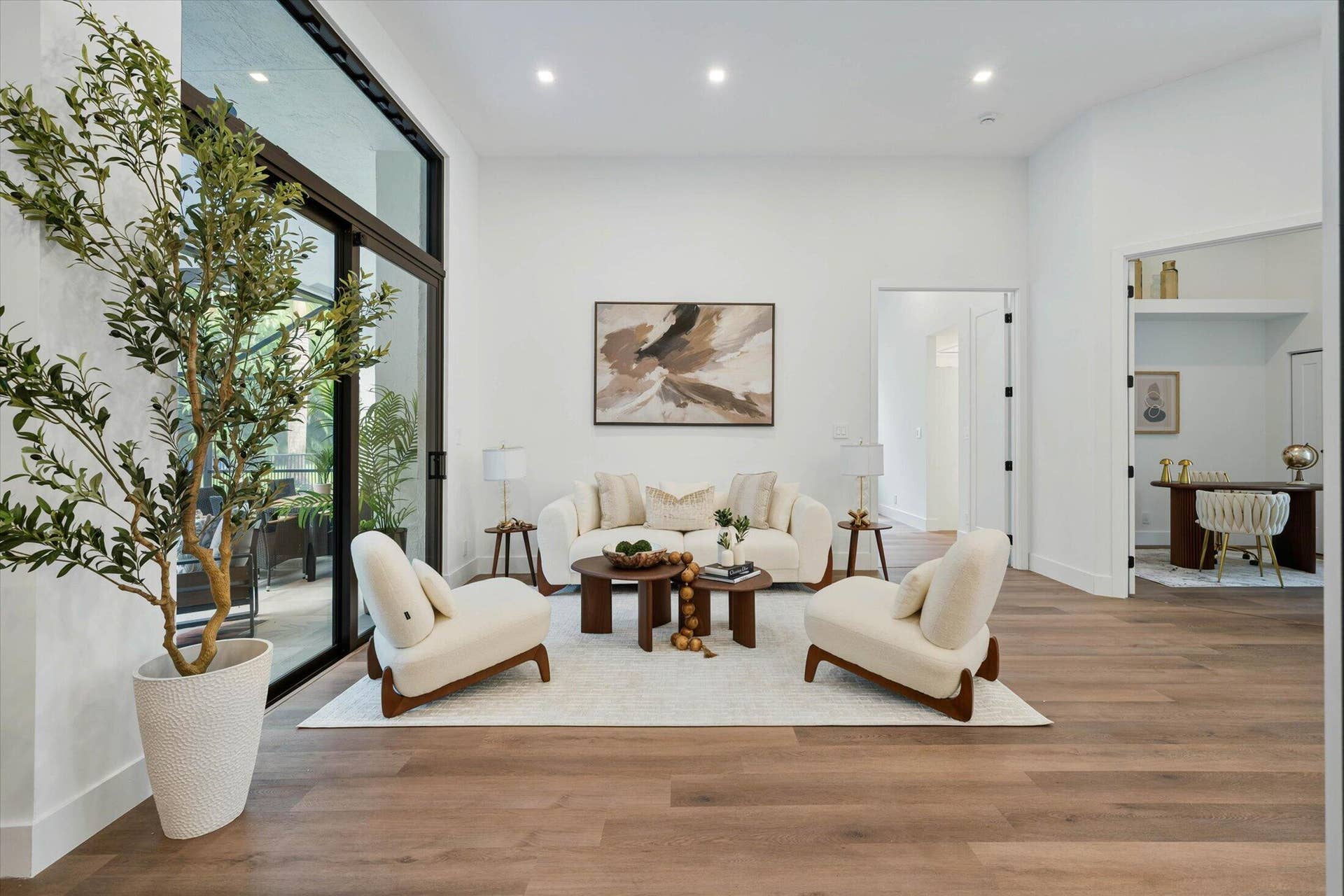 Relax and spend time in this room! Stylish, yet so comfy!