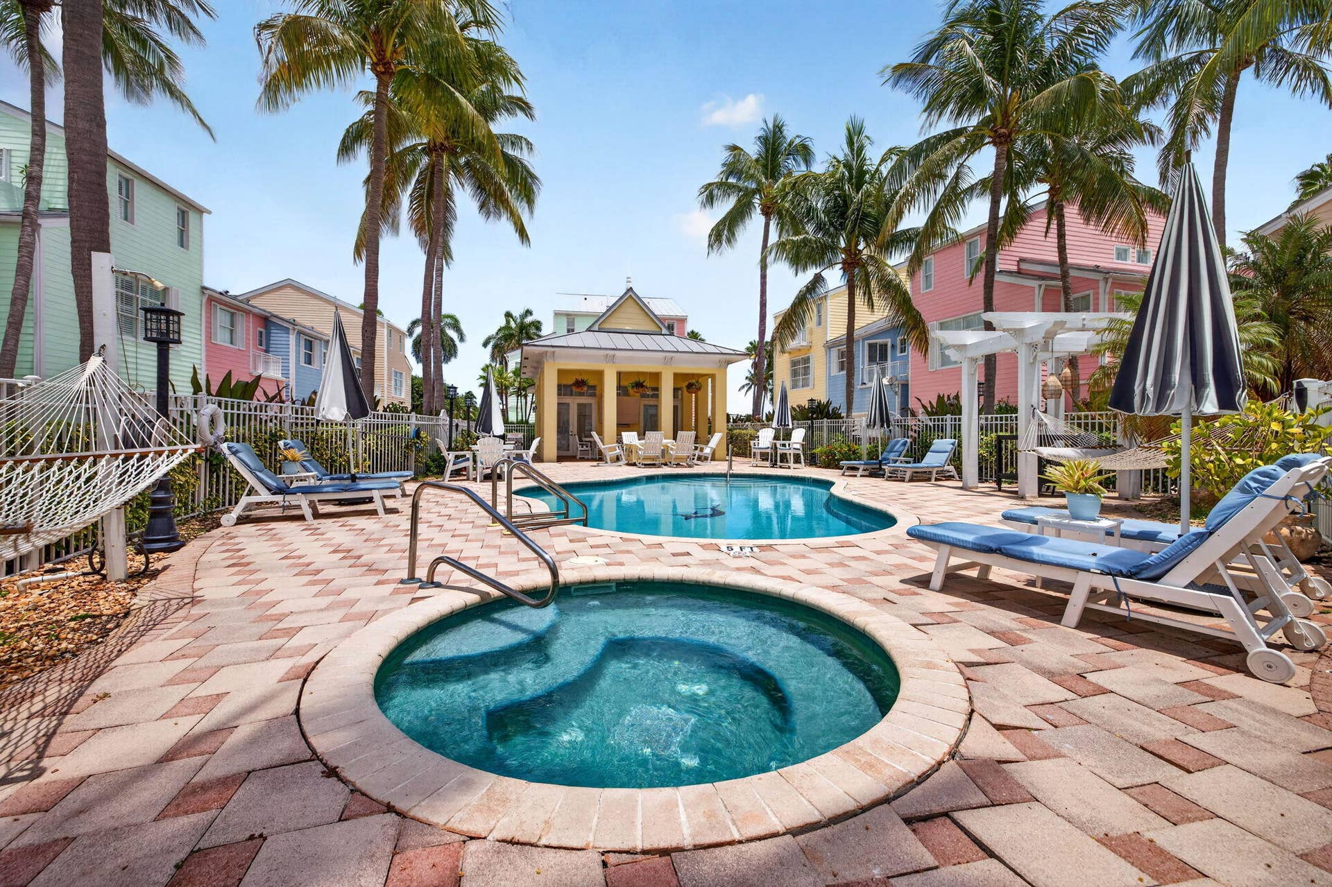 2814 Marina Circle, Lighthouse Point, FL 33064 Community Pool/Spa/Clubhouse