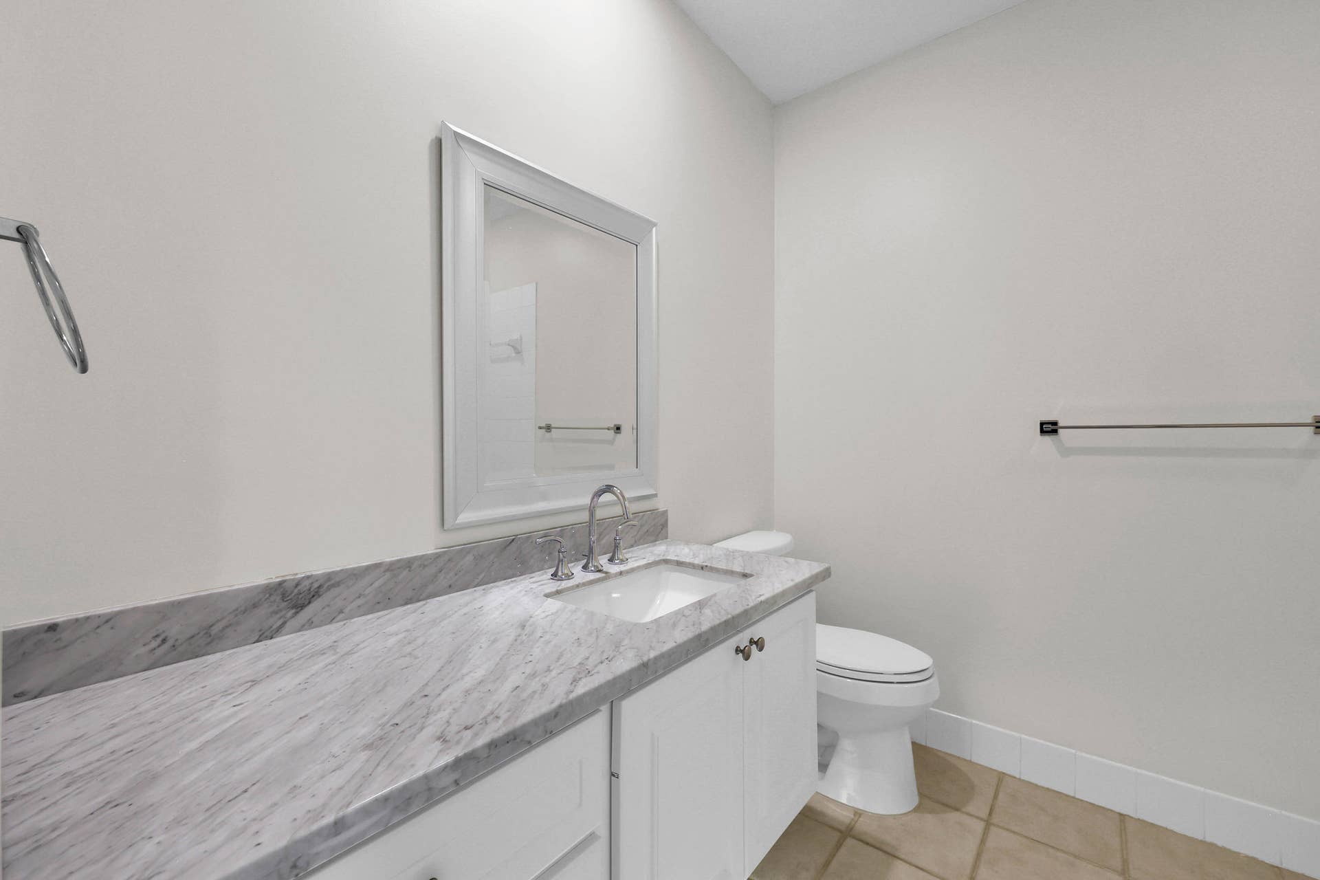 228 Murray Court, Jupiter, FL 33458 Guest bathroom