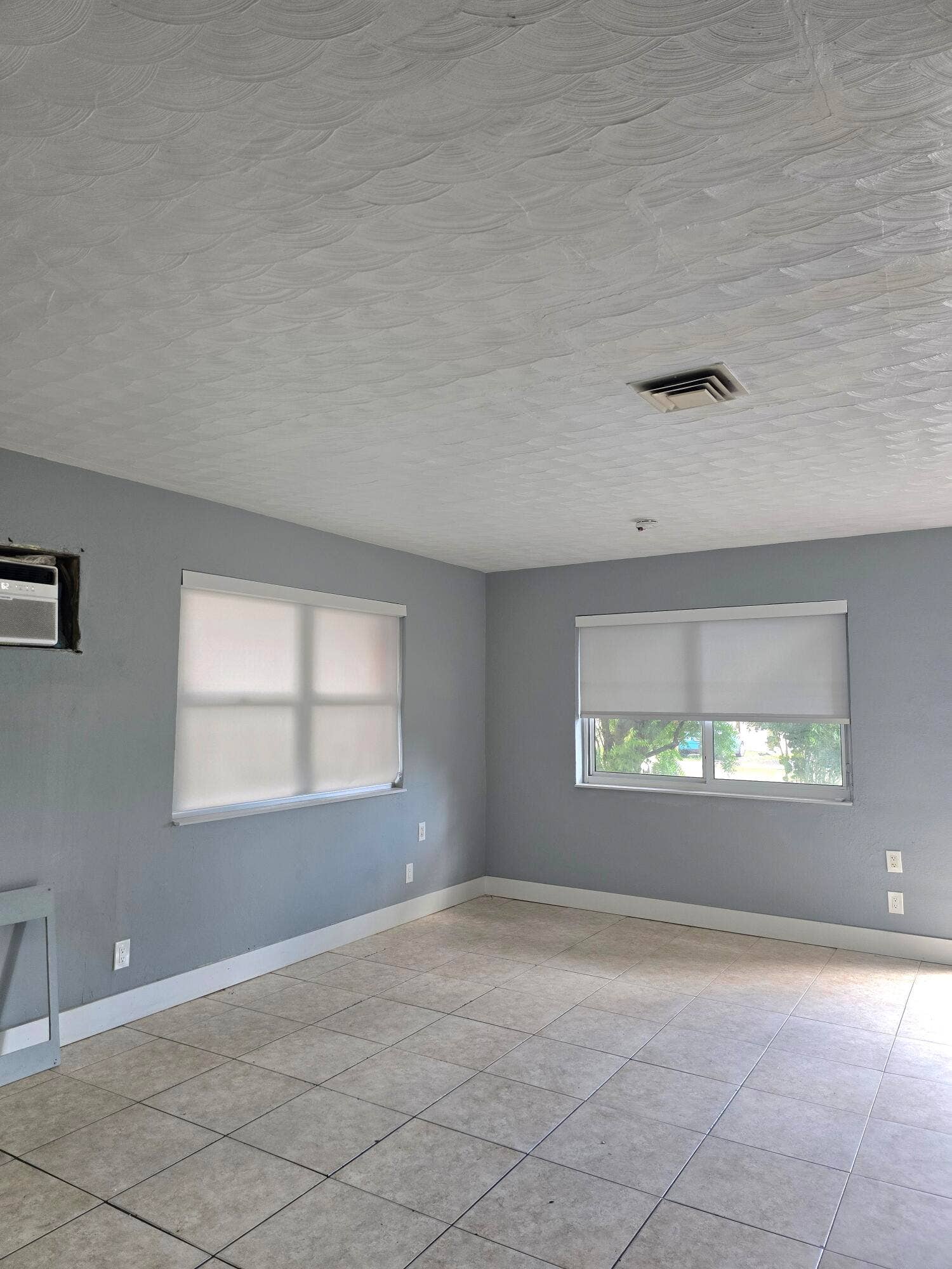 305 SW 14TH Street, #1 FRONT, Dania Beach, FL 33004 LIVING ROOM