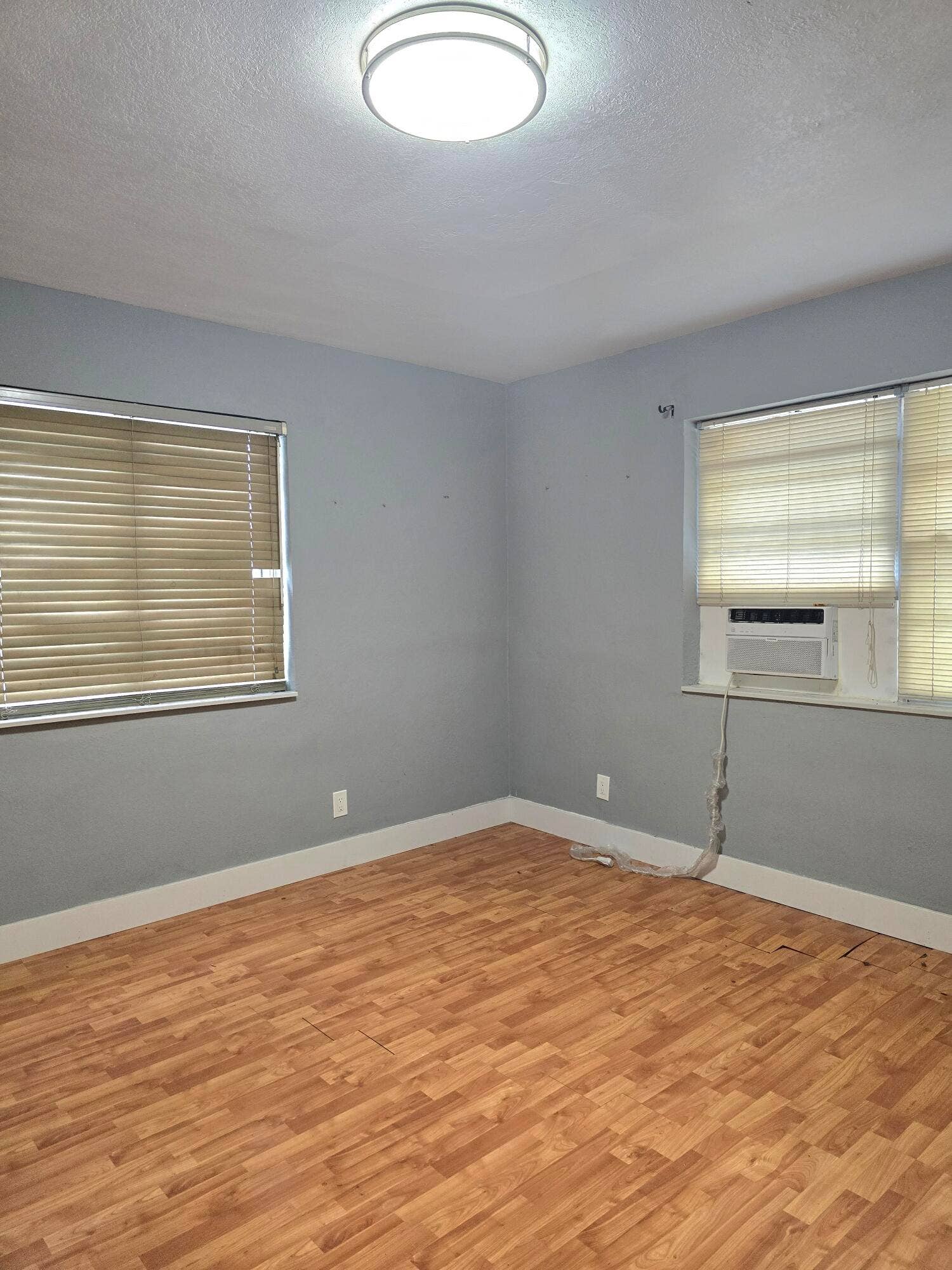305 SW 14TH Street, #1 FRONT, Dania Beach, FL 33004 SPACIOUS BEDROOM