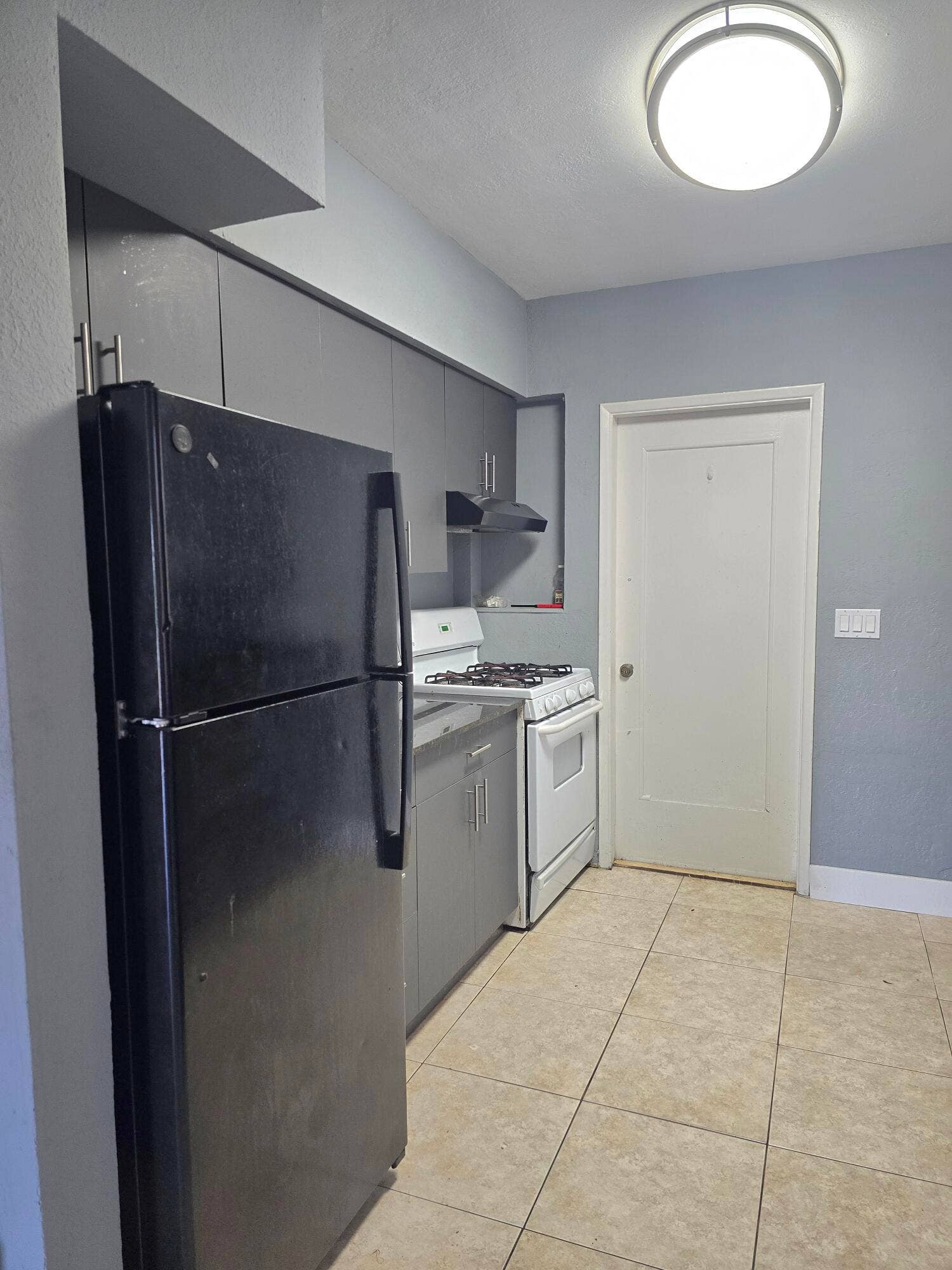 305 SW 14TH Street, #1 FRONT, Dania Beach, FL 33004 KITCHEN