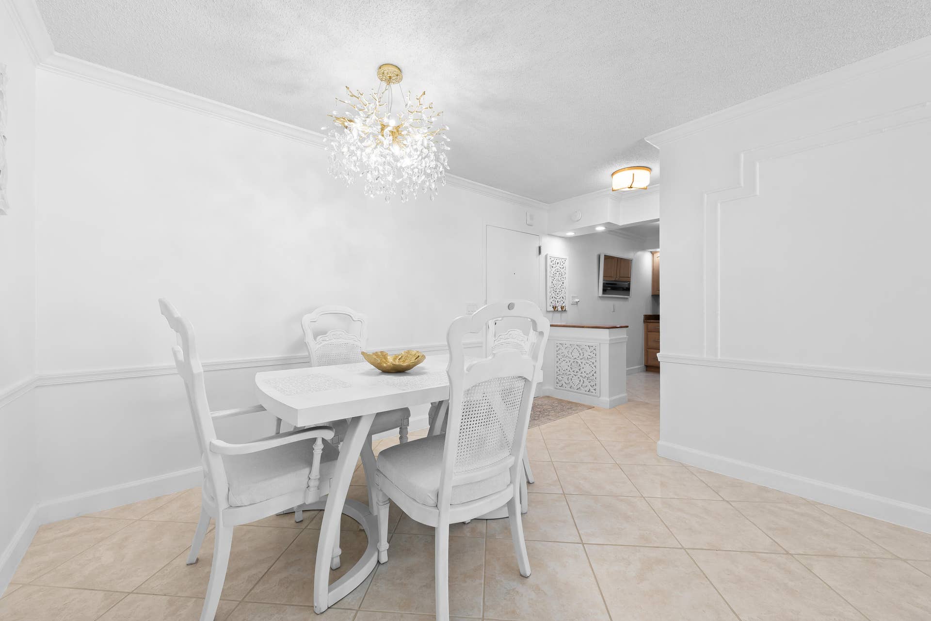 4505 S Ocean Boulevard, #103, Highland Beach, FL 33487 Bright spacious dining area