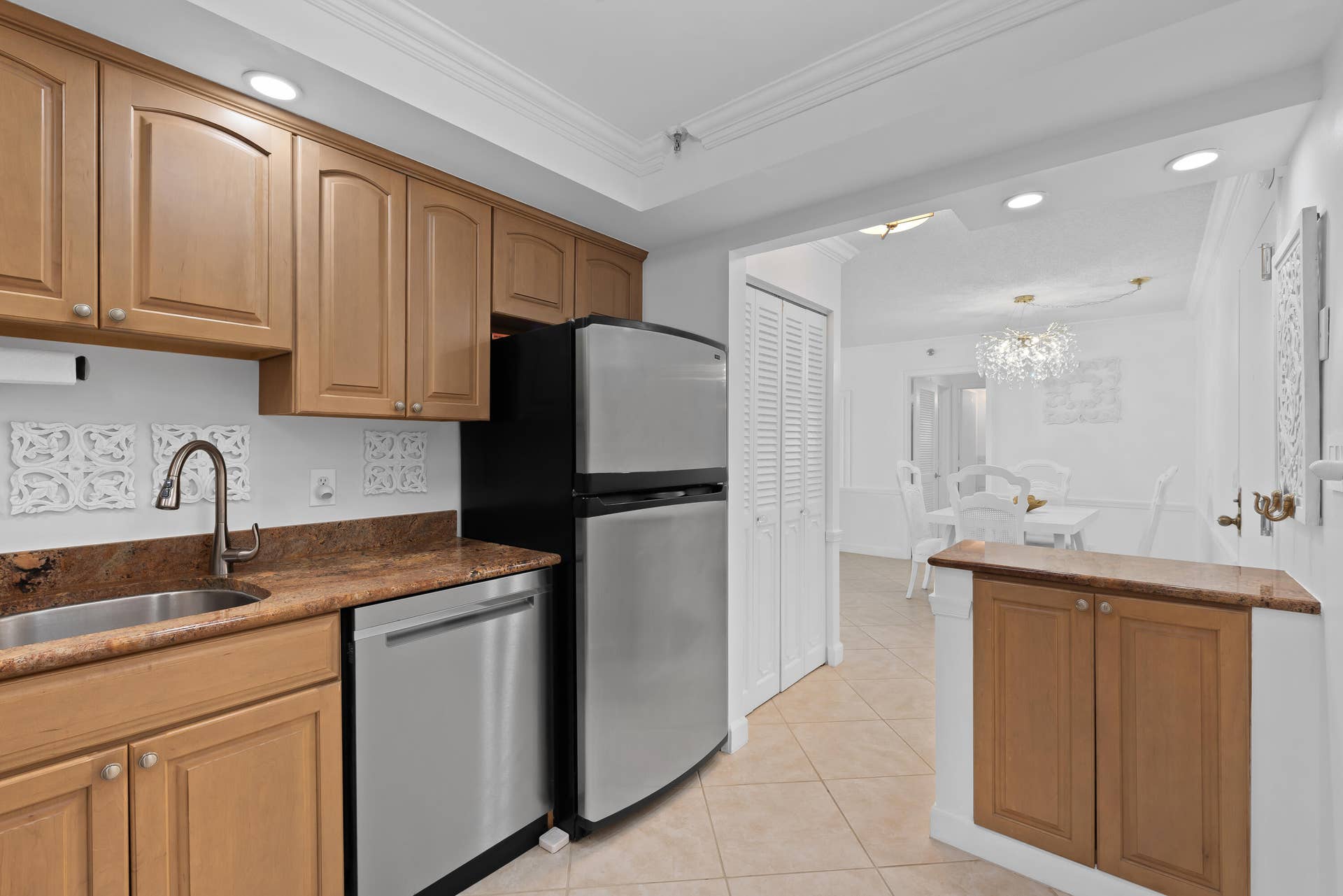 4505 S Ocean Boulevard, #103, Highland Beach, FL 33487 Updated kitchen