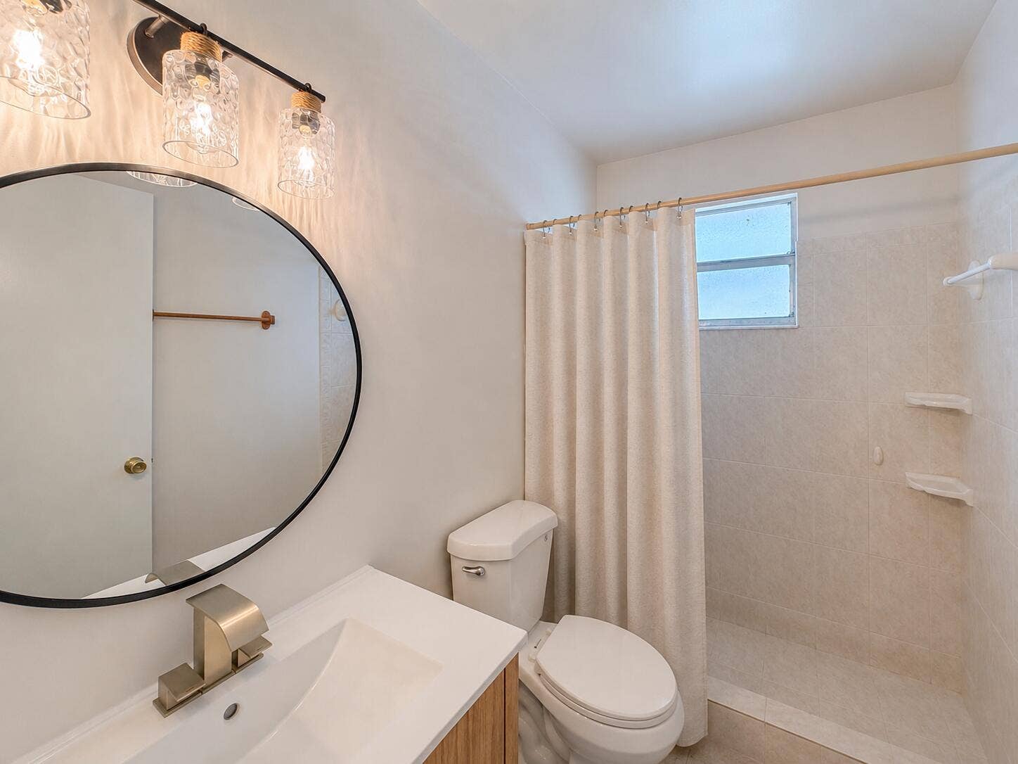 5365 Cannon Way, West Palm Beach, FL 33415 Guest Bathroom