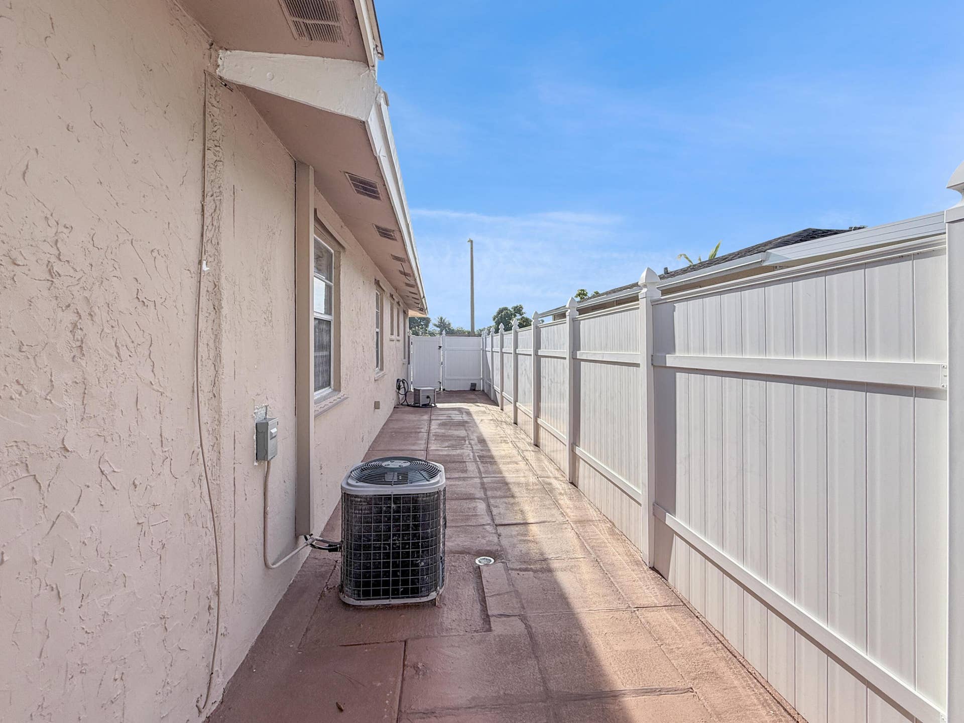 5365 Cannon Way, West Palm Beach, FL 33415 Side