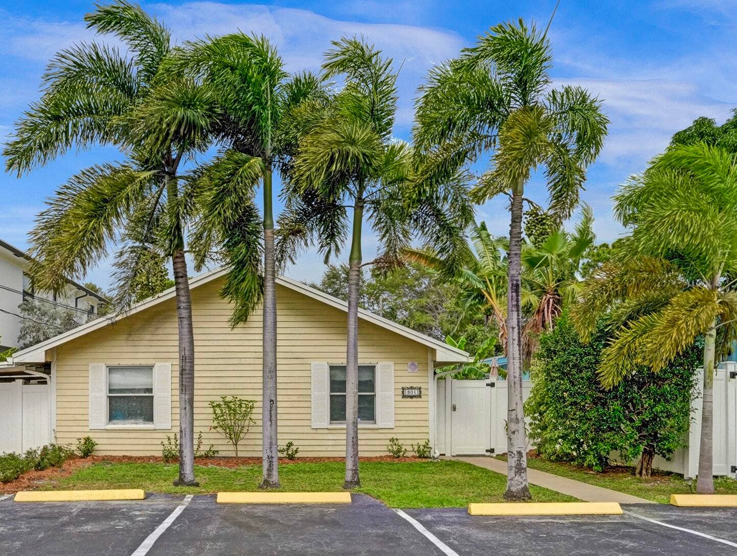 901 SE 14TH Court, #1, Fort Lauderdale, FL 33316 DSC06106
