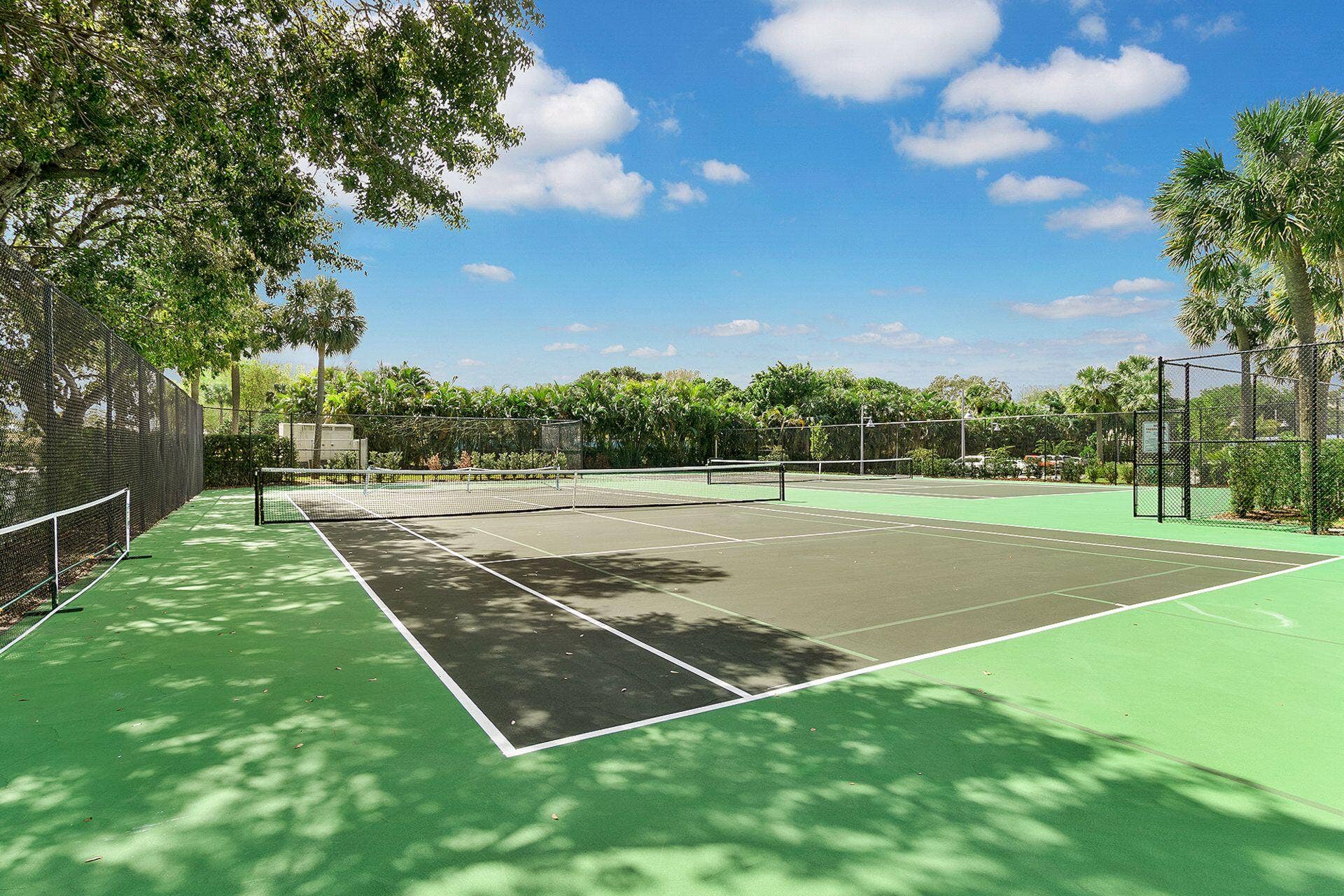 542 Bay Colony Drive N, #542, Juno Beach, FL 33408 Pickle Ball / Tennis 2 Cts