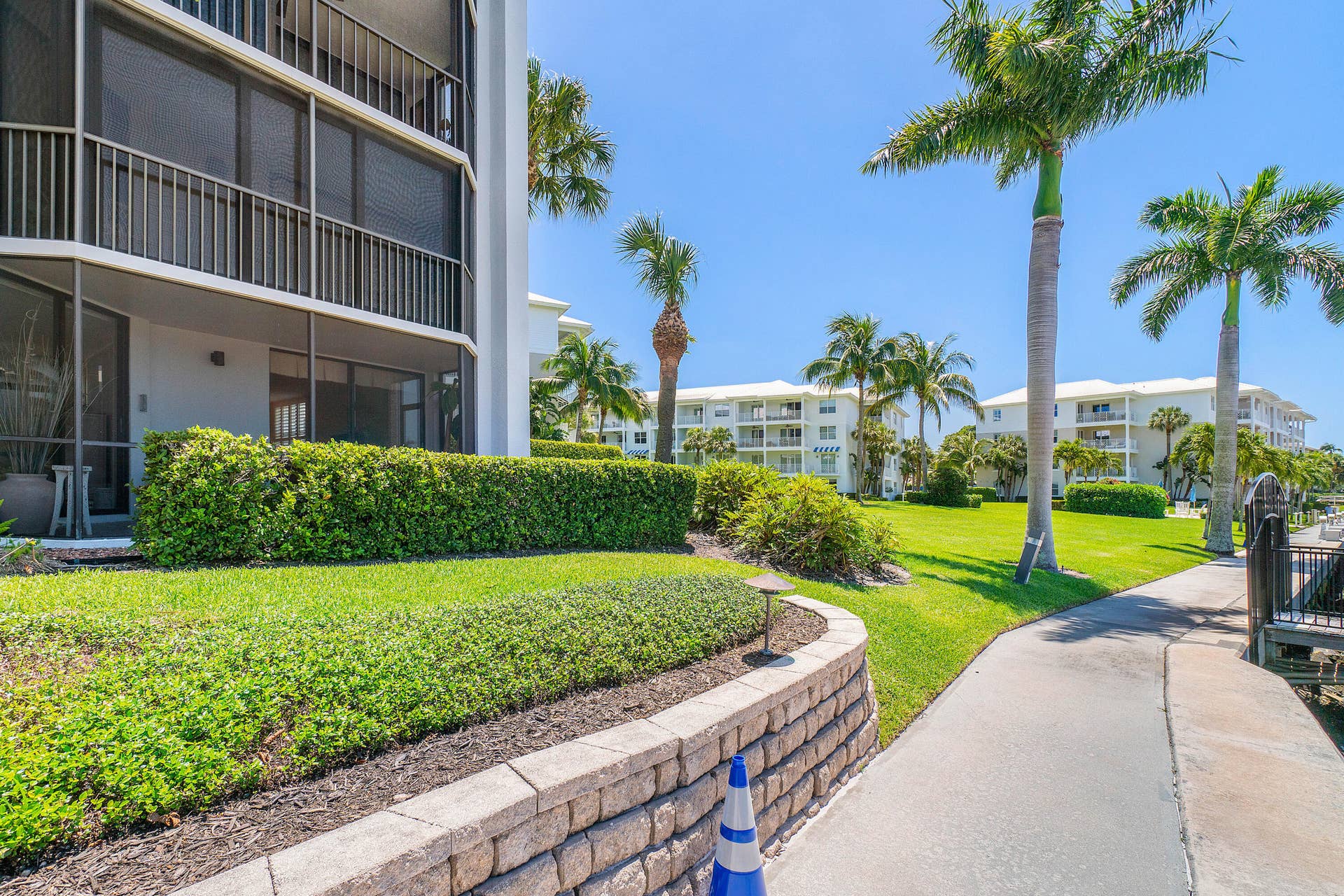 542 Bay Colony Drive N, #542, Juno Beach, FL 33408 Along the Docks