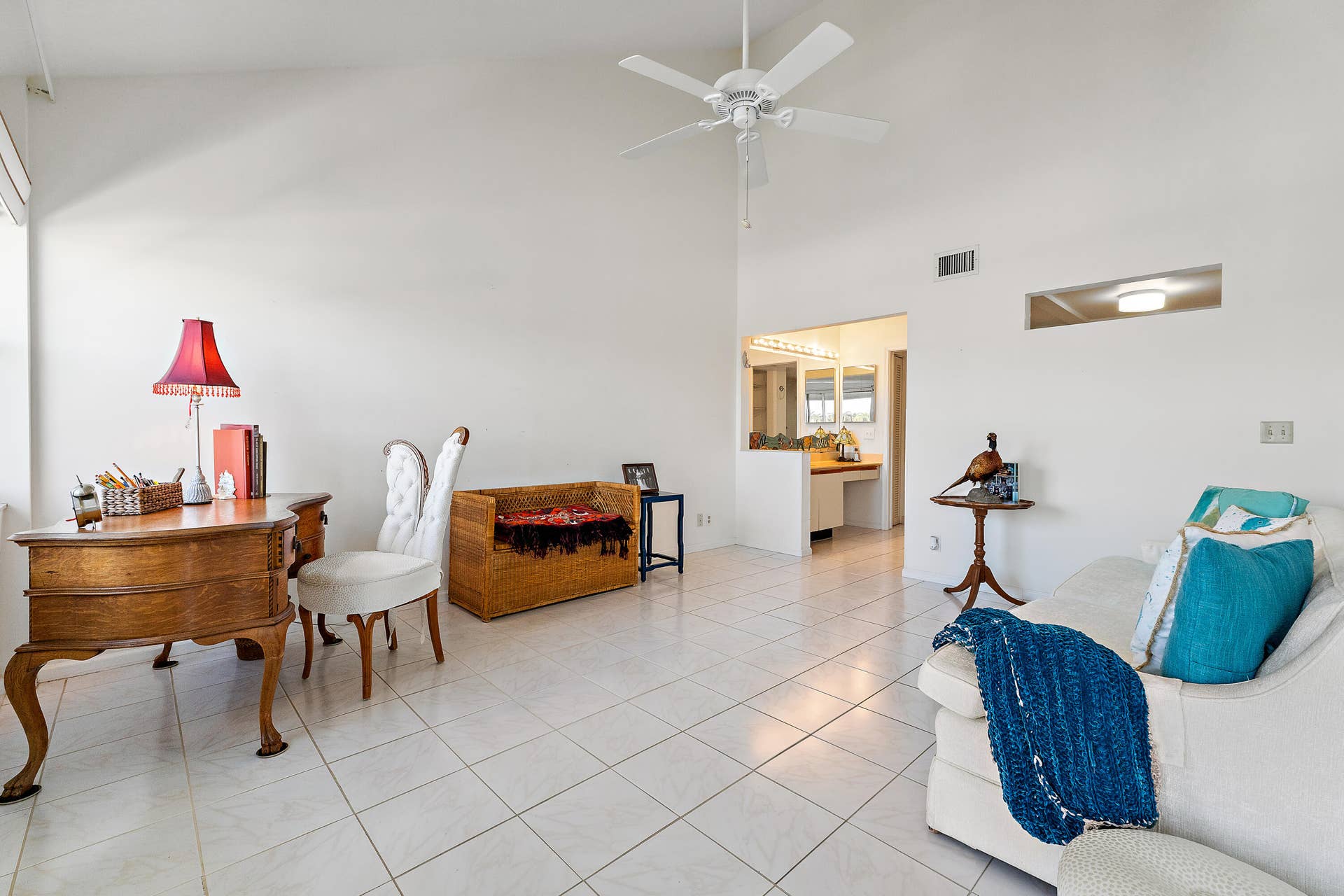 542 Bay Colony Drive N, #542, Juno Beach, FL 33408 Living Room