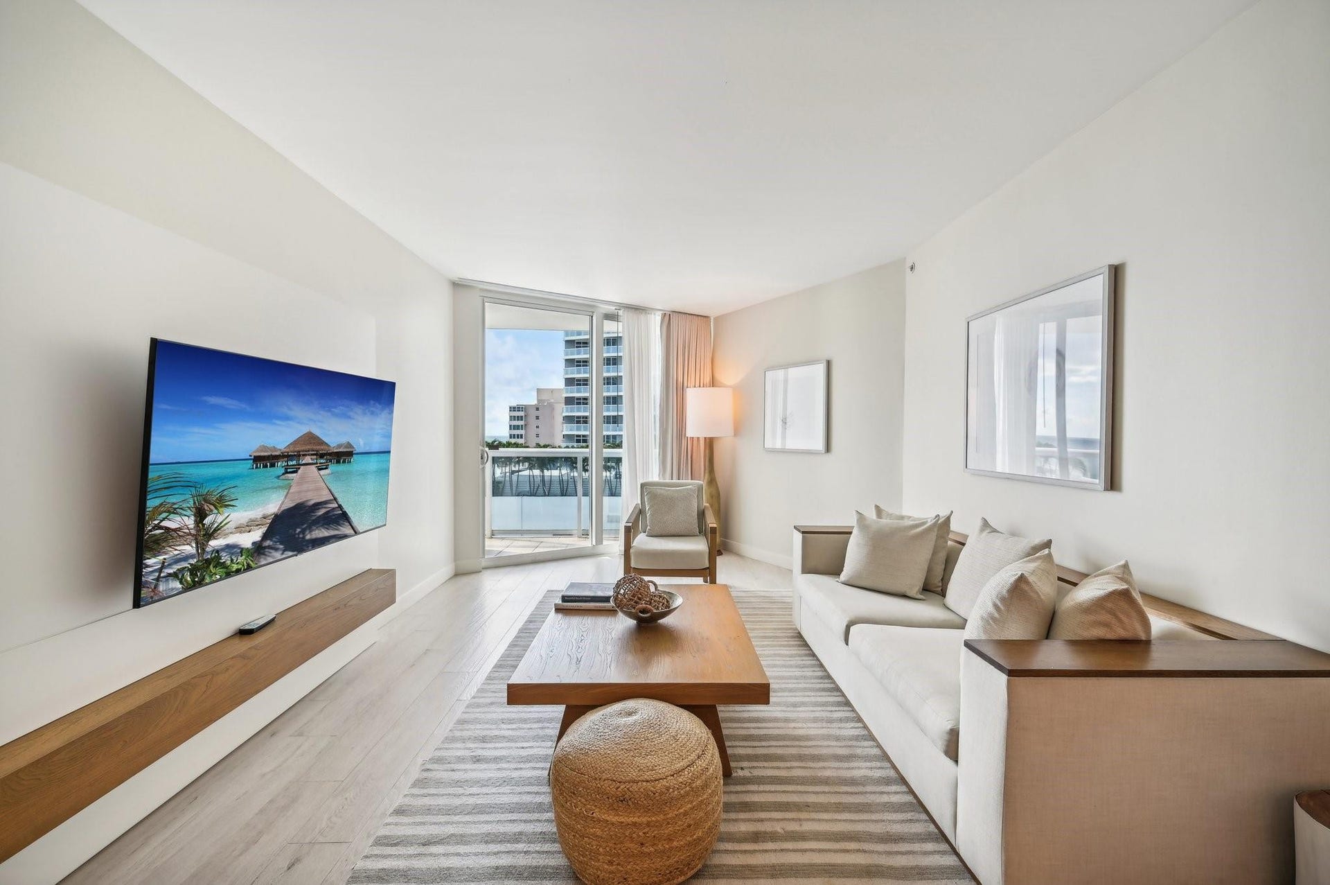 505 N FORT LAUDERDALE BEACH Boulevard, #813, Fort Lauderdale, FL 33304 Living Room
