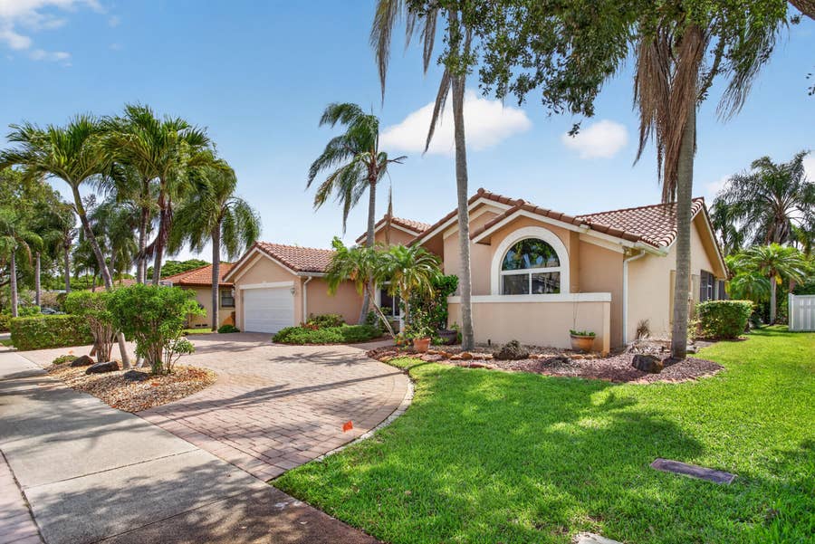 Property photo for 5333 N Springs Way, Coral Springs, FL