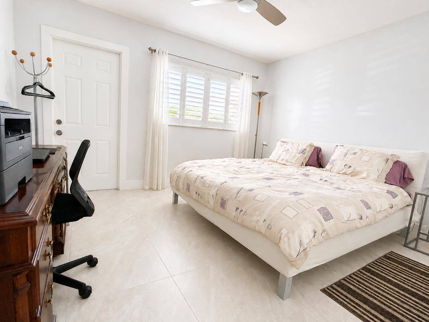 725 N RIVERSIDE Drive, #105, Pompano Beach, FL 33062 onewguest