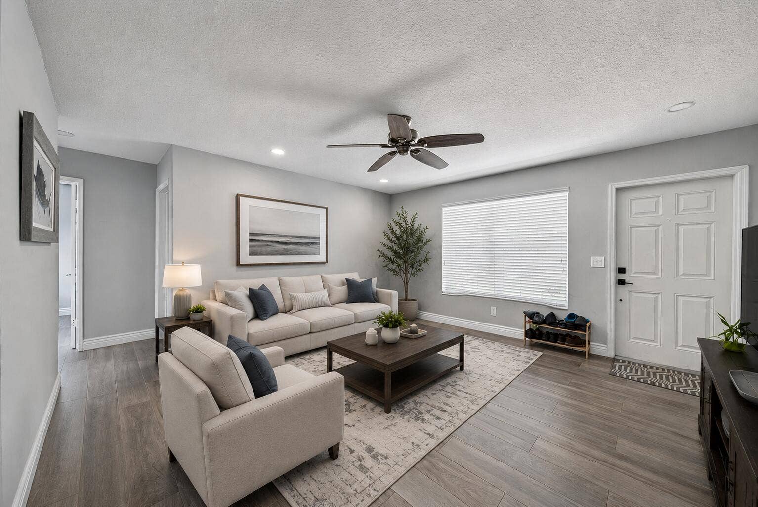 121 NE 55TH Street, Oakland Park, FL 33334 living room