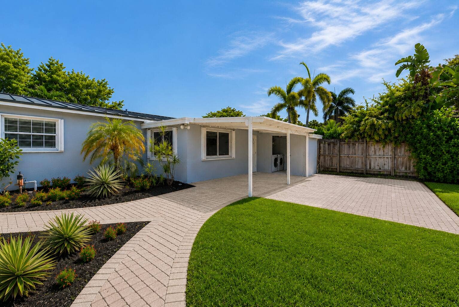 121 NE 55TH Street, Oakland Park, FL 33334 backyard