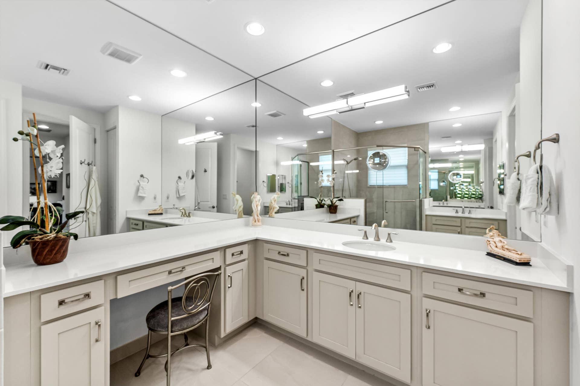 12454 SW Alongshore Drive, Port St Lucie, FL 34987 Spacious Master Bathroom