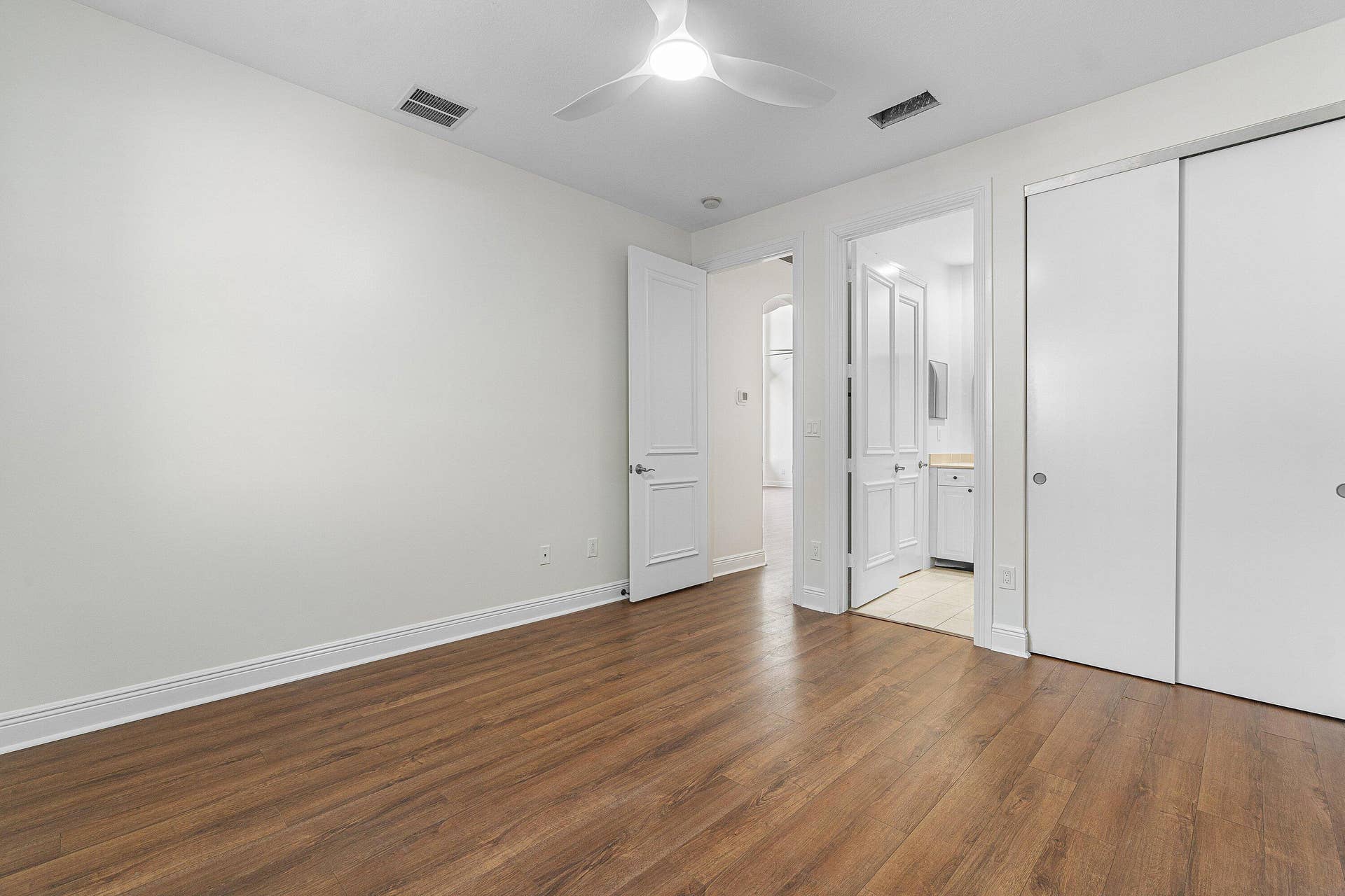 Guest Bedroom 1st floor