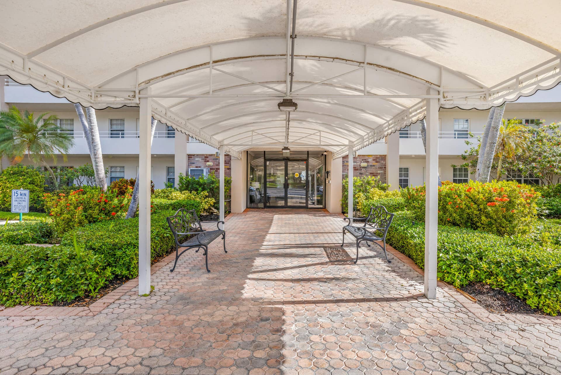3930 OAKS CLUBHOUSE Drive, #401, Pompano Beach, FL 33069 3930 Oaks Clubhouse Dr-Pompano Beach, Na