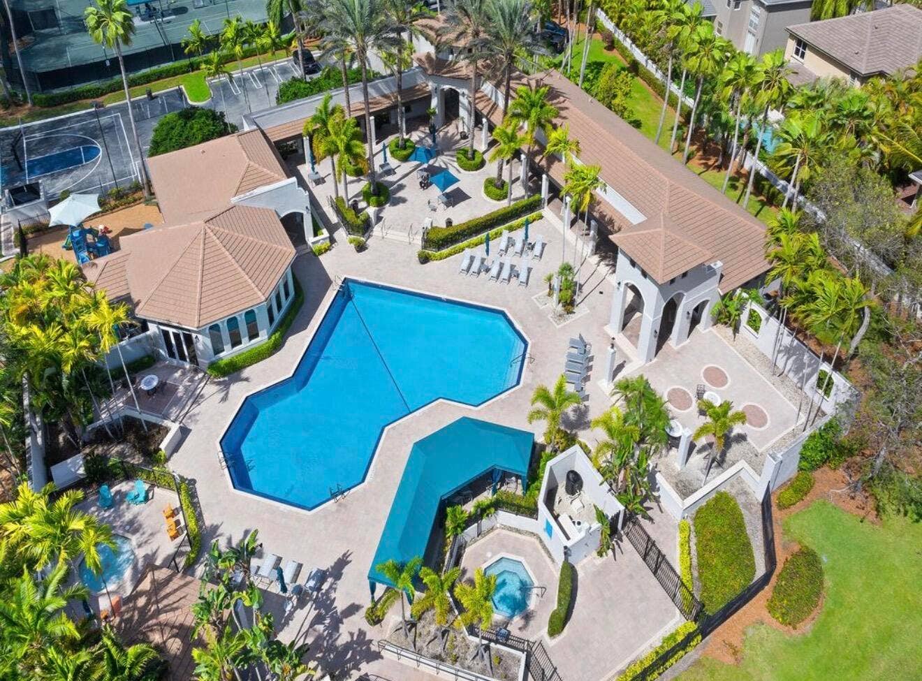 9705 Napoli Woods Lane, Delray Beach, FL 33446 club house and pool