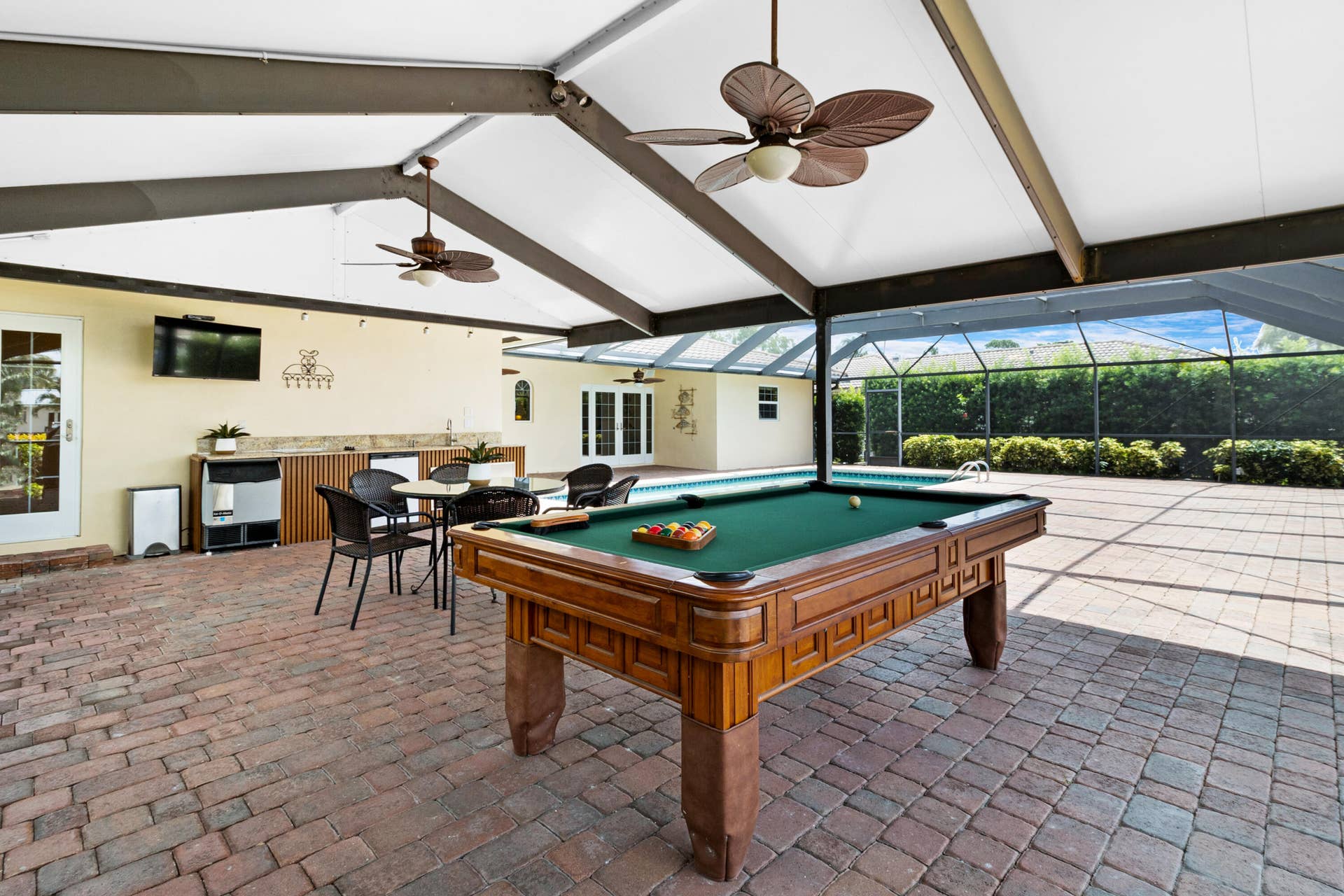 2700 NE 23RD Street, Pompano Beach, FL 33062 32_accutour_01 2700-ne-23rd-st -032