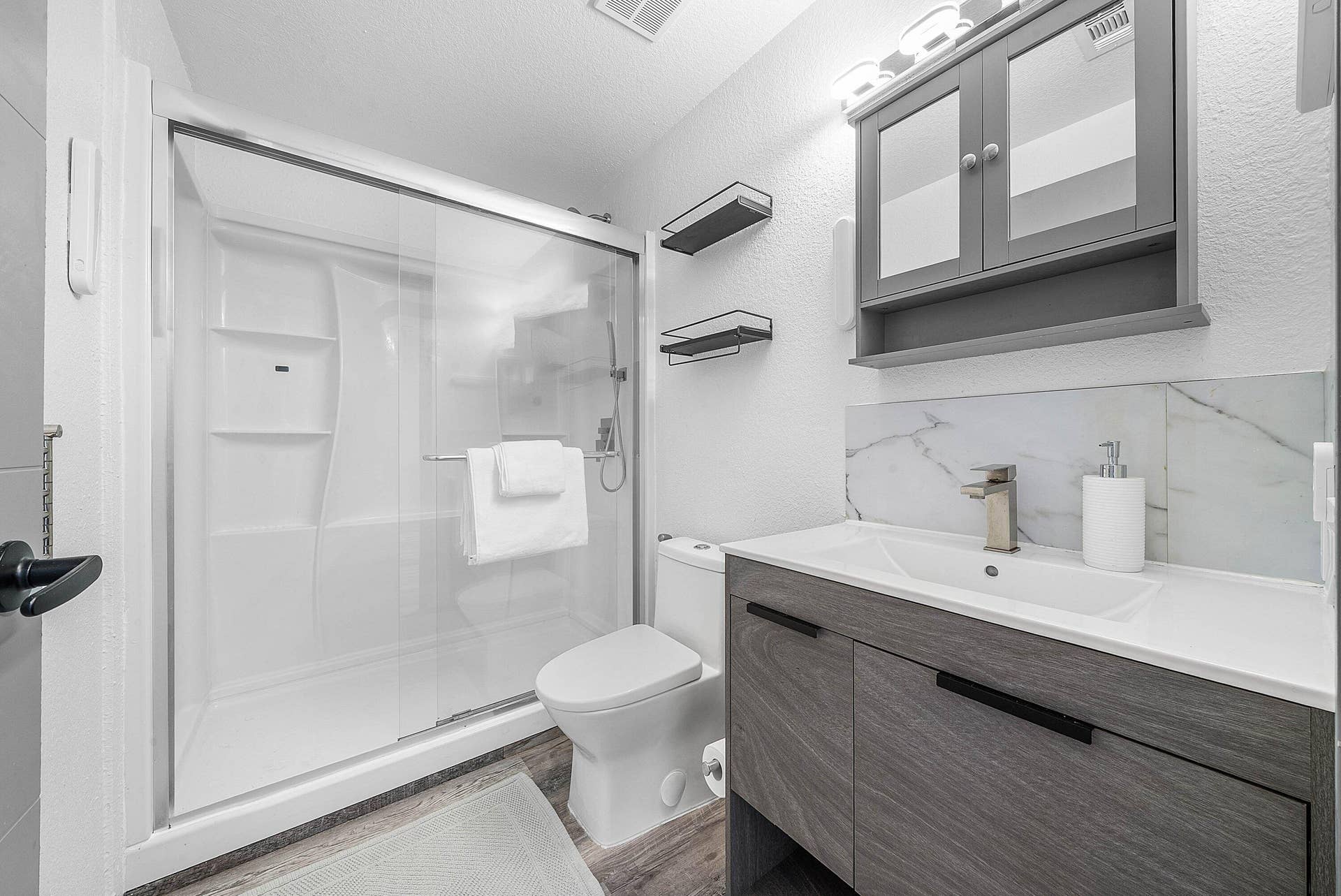 15085 Michelangelo Boulevard, #207, Delray Beach, FL 33446 Guest Bathroom