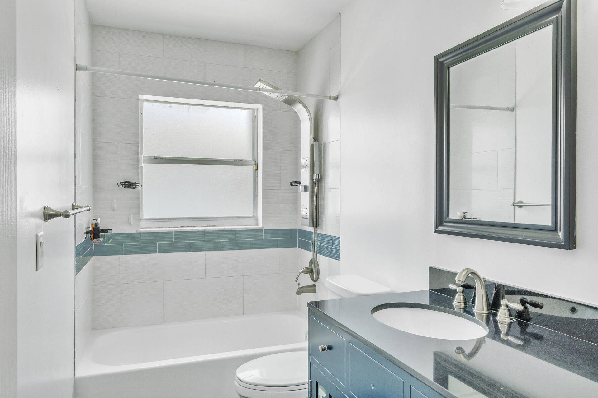 35 Guest Bathroom (3)