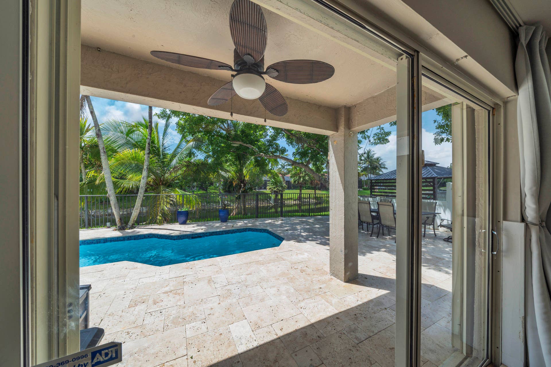 9 Pooldeck