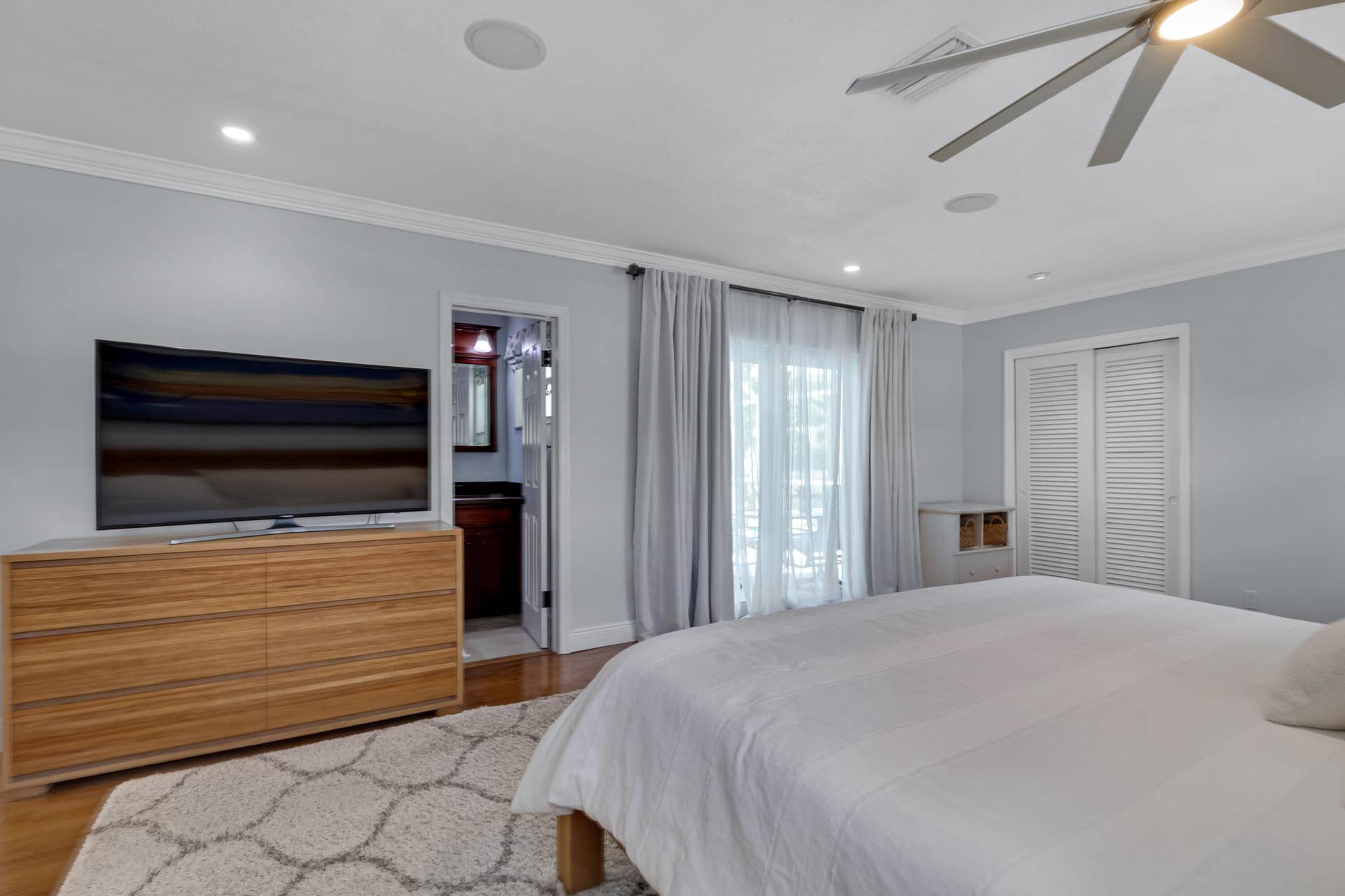 611 SE 9TH Avenue, Pompano Beach, FL 33060 24_accutour_01 611-se-9th-ave -023