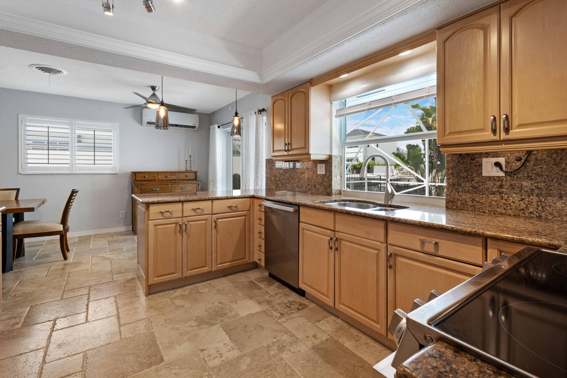 611 SE 9TH Avenue, Pompano Beach, FL 33060 16_accutour_01 611-se-9th-ave -015