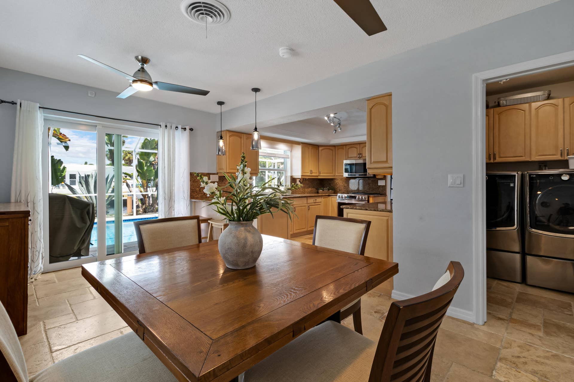 611 SE 9TH Avenue, Pompano Beach, FL 33060 15_accutour_01 611-se-9th-ave -014