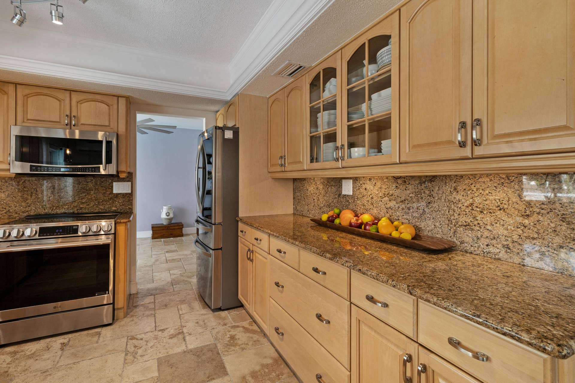 611 SE 9TH Avenue, Pompano Beach, FL 33060 19_accutour_01 611-se-9th-ave -018