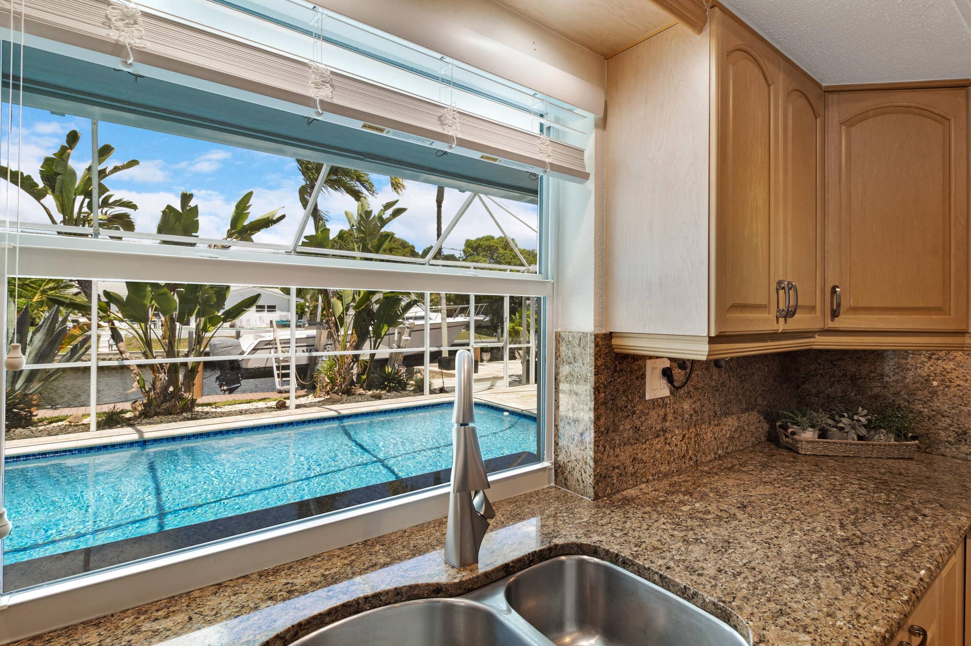 611 SE 9TH Avenue, Pompano Beach, FL 33060 17_accutour_01 611-se-9th-ave -016