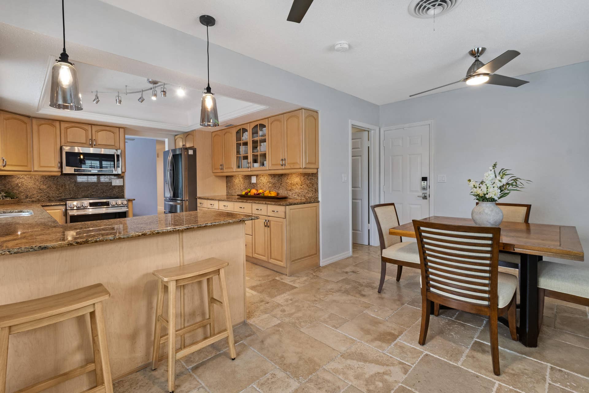 611 SE 9TH Avenue, Pompano Beach, FL 33060 d14_accutour_01 611-se-9th-ave -013