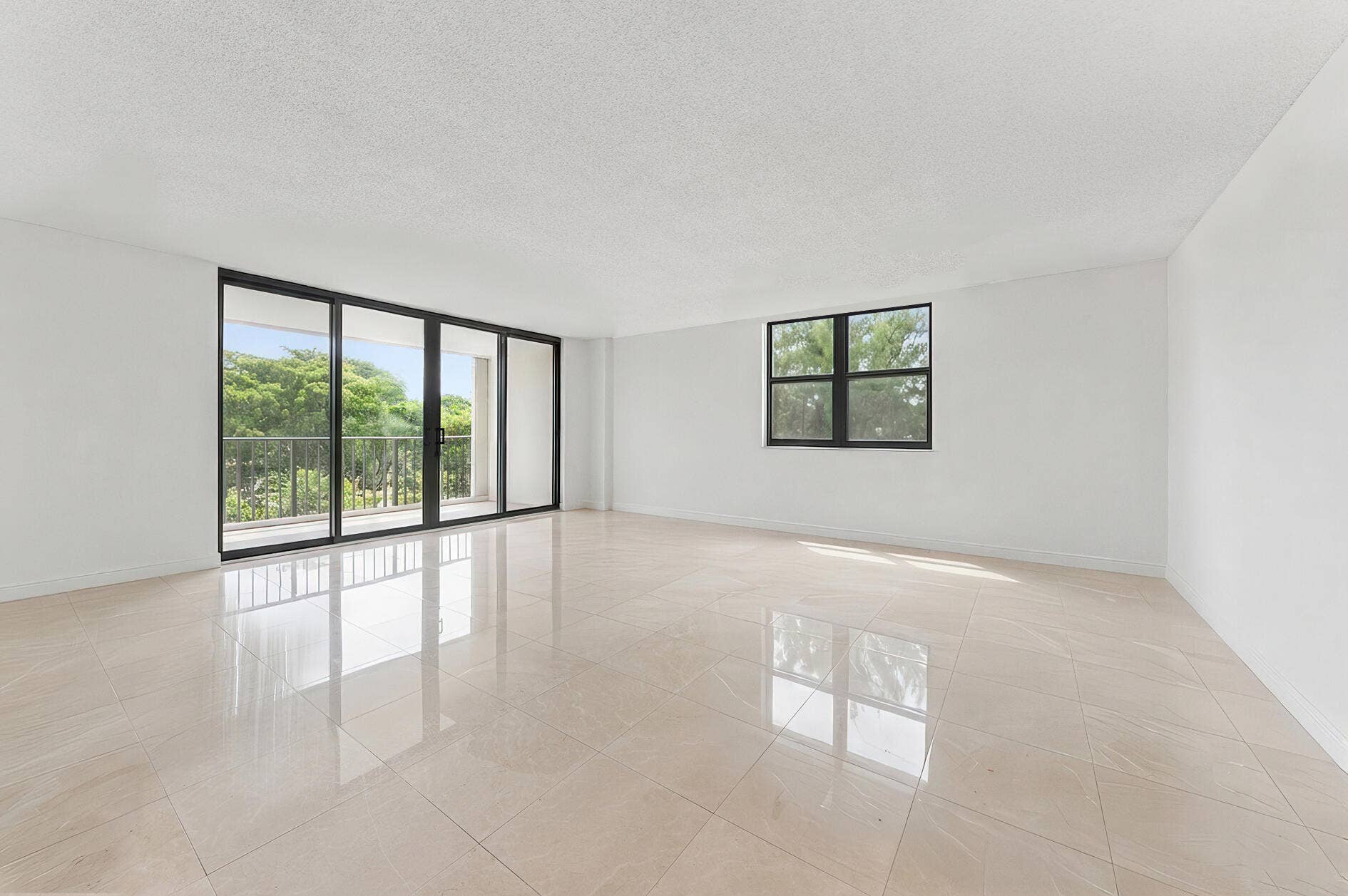 4600 S Ocean Boulevard, #301, Highland Beach, FL 33487 living room