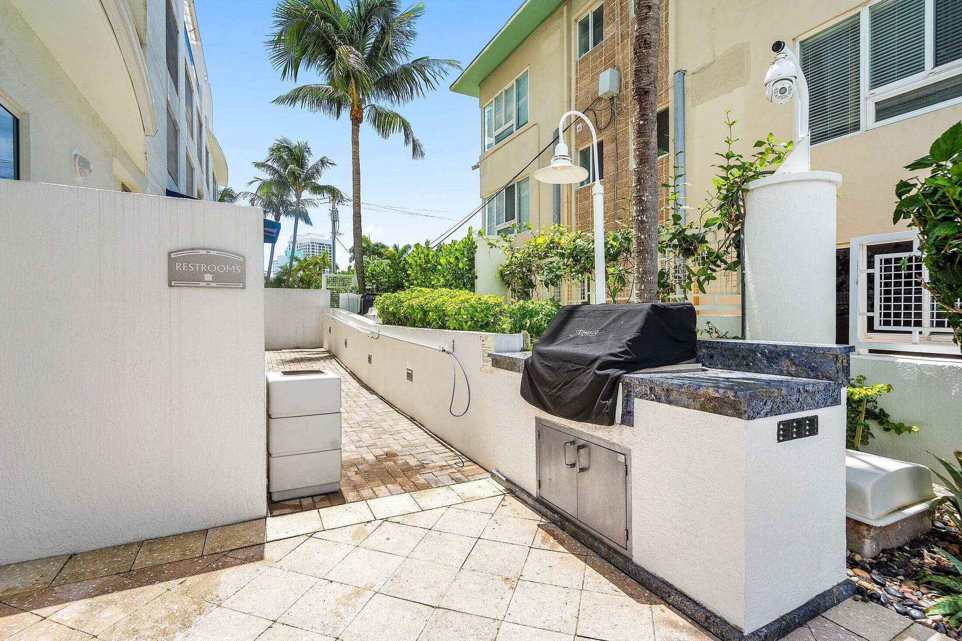 715 Bayshore Drive, #Ph4, Fort Lauderdale, FL 33304 LaRive Outdoor Kitchen