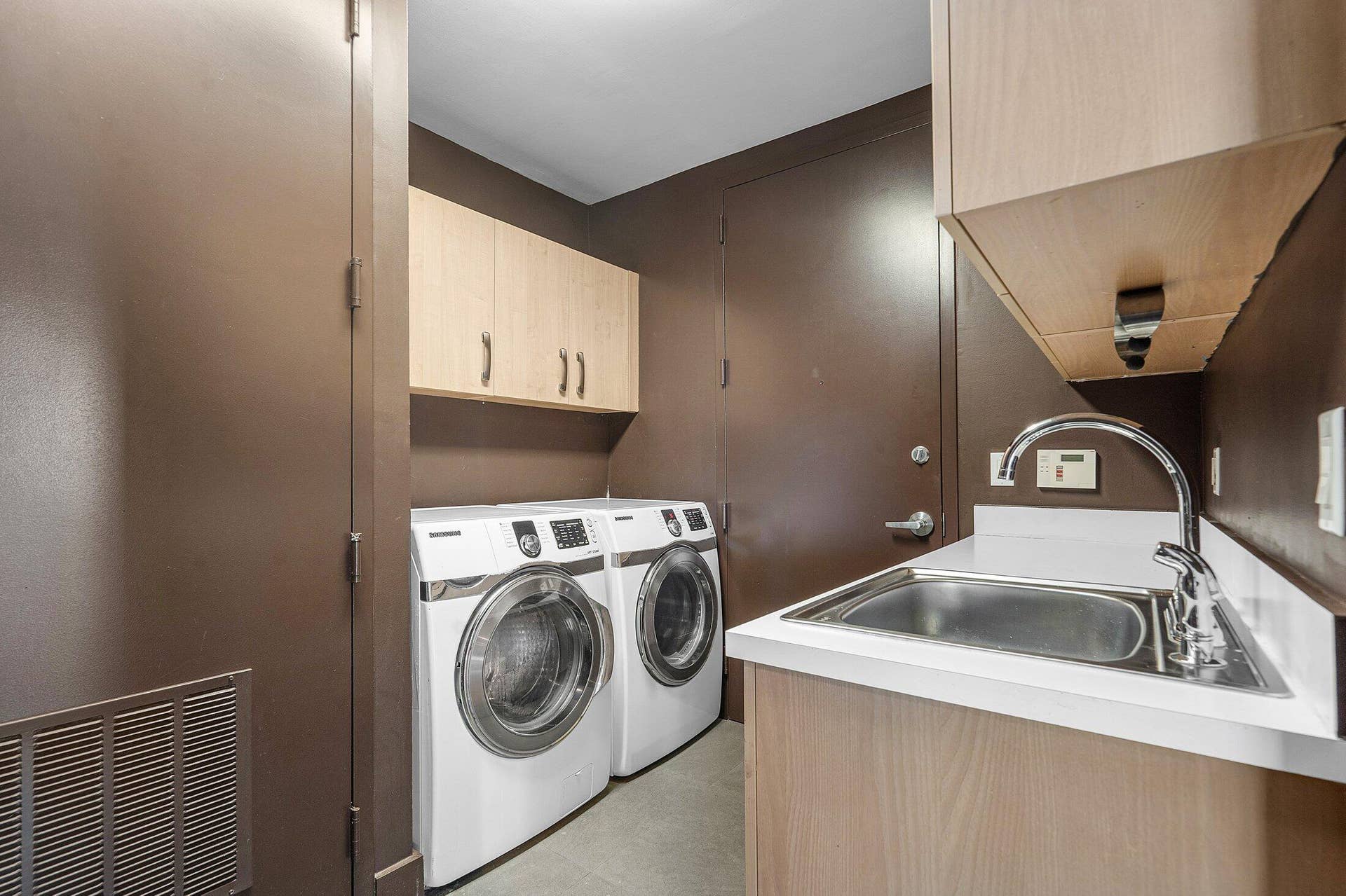 715 Bayshore Drive, #Ph4, Fort Lauderdale, FL 33304 Laundry Room