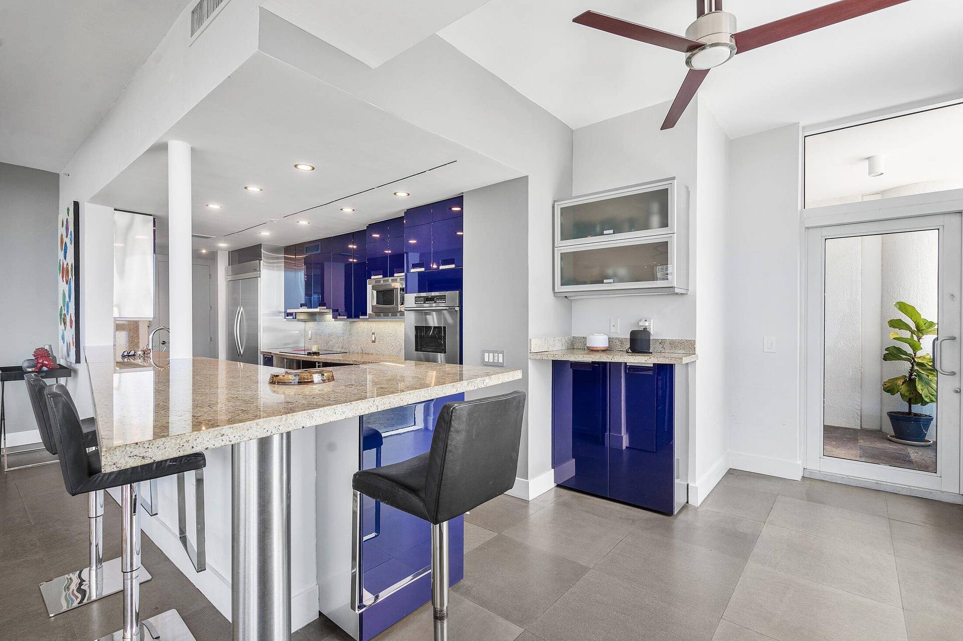 715 Bayshore Drive, #Ph4, Fort Lauderdale, FL 33304 Kitchen