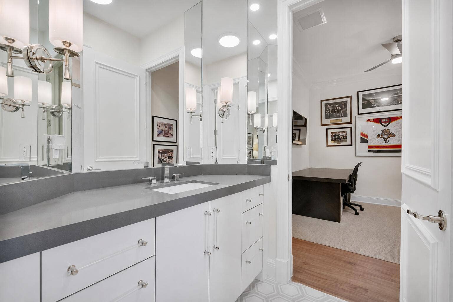 Guest bathroom jack n Jill with tub