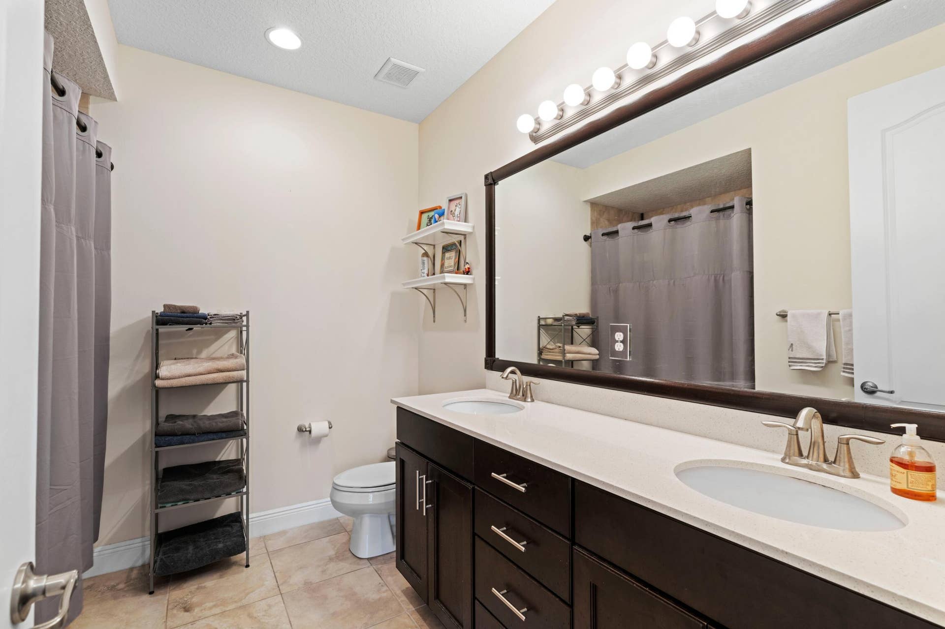 2134 Sabal Tree Court, West Palm Beach, FL 33411 Guest Bathroom