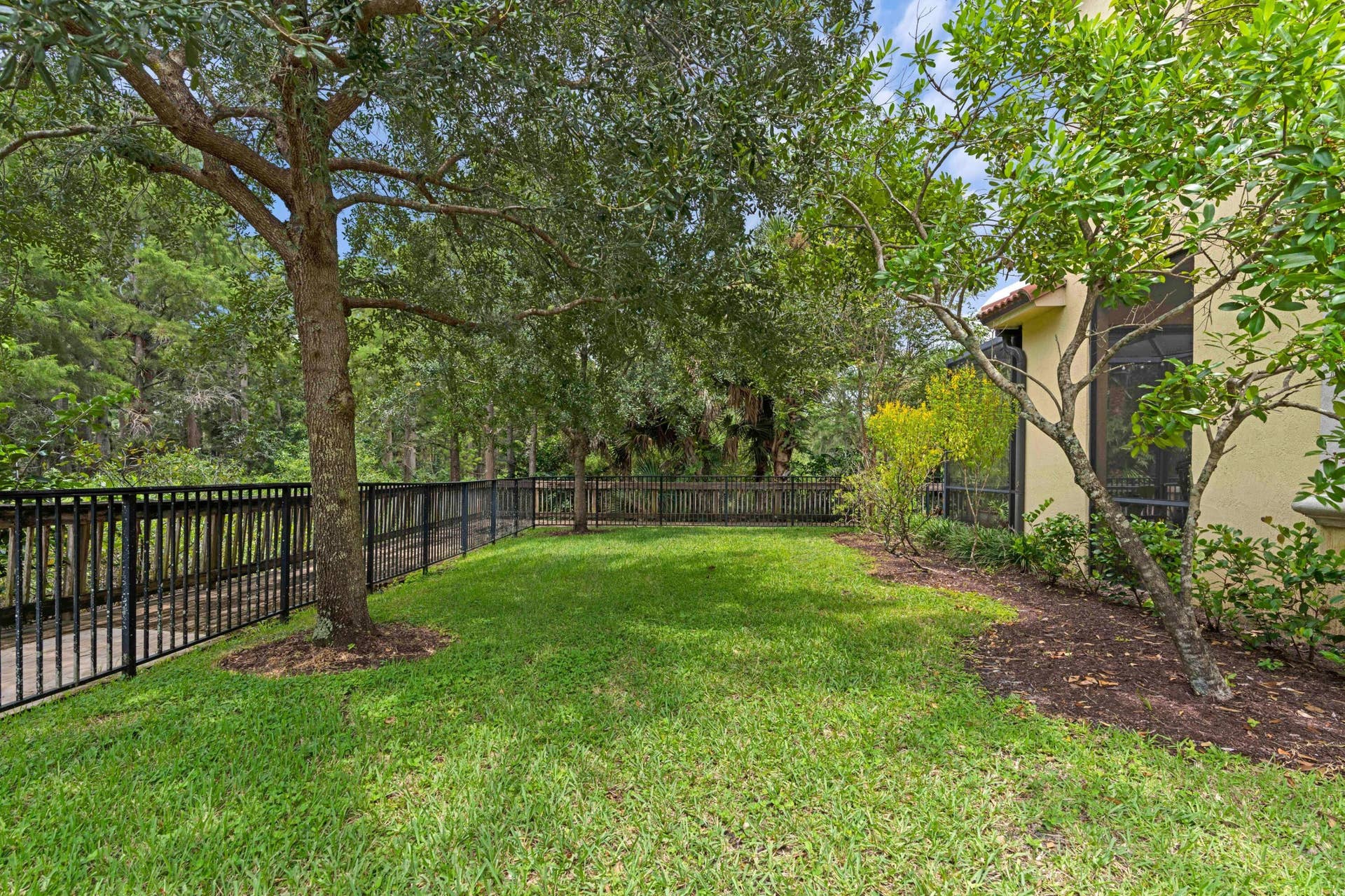 2134 Sabal Tree Court, West Palm Beach, FL 33411 Side Yard