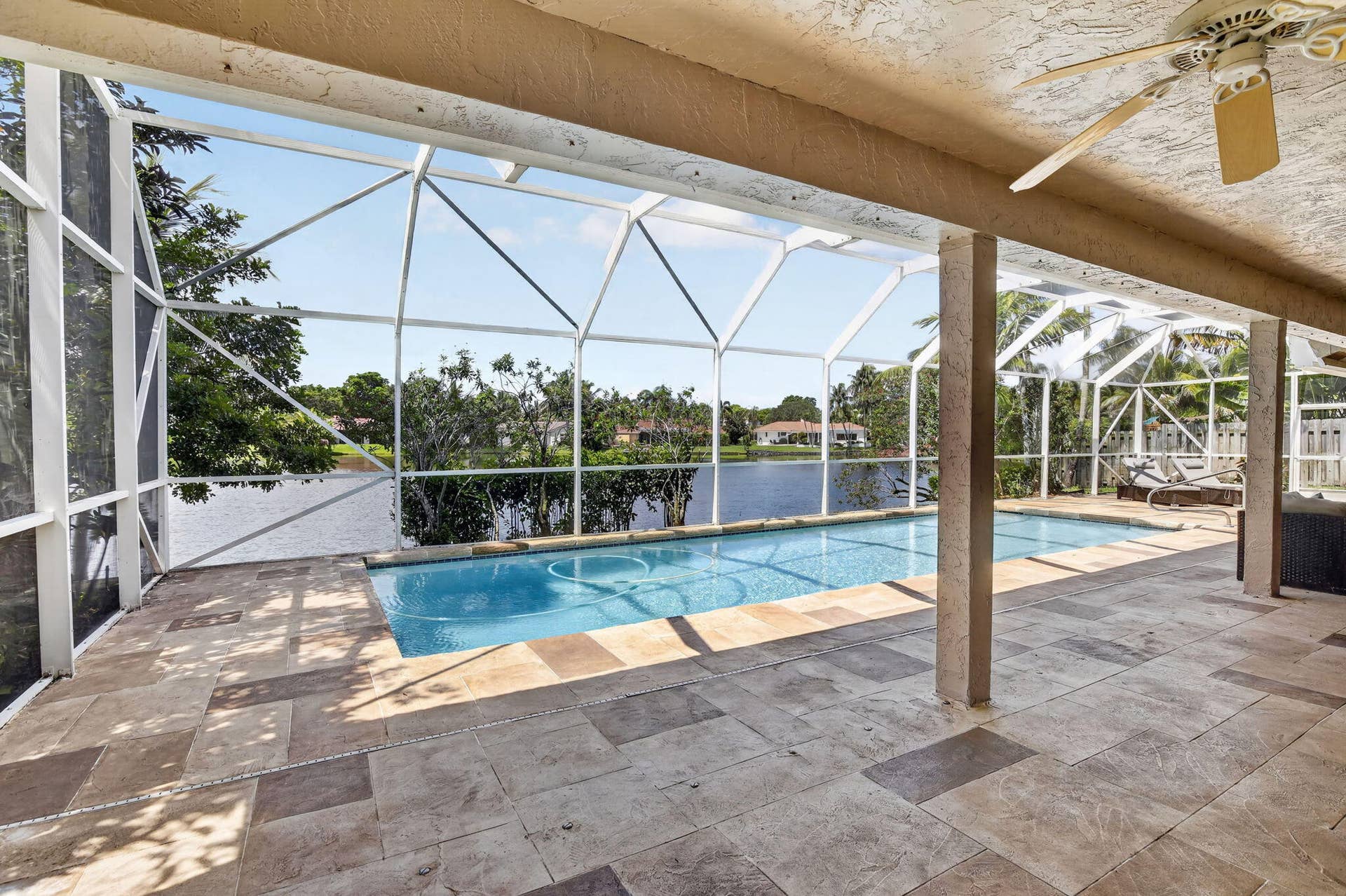 Pool/Patio/Lake