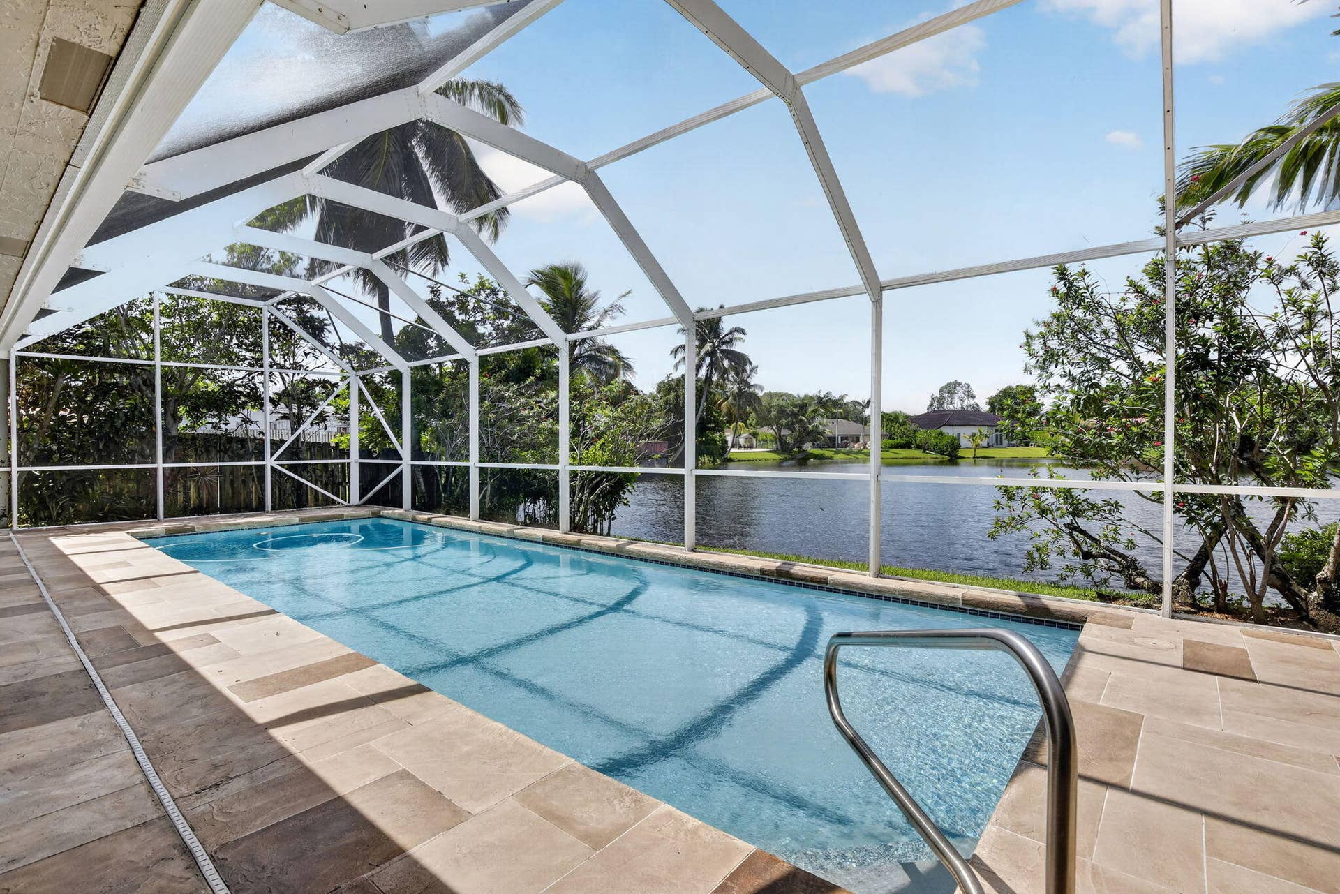 Pool/Patio/Lake