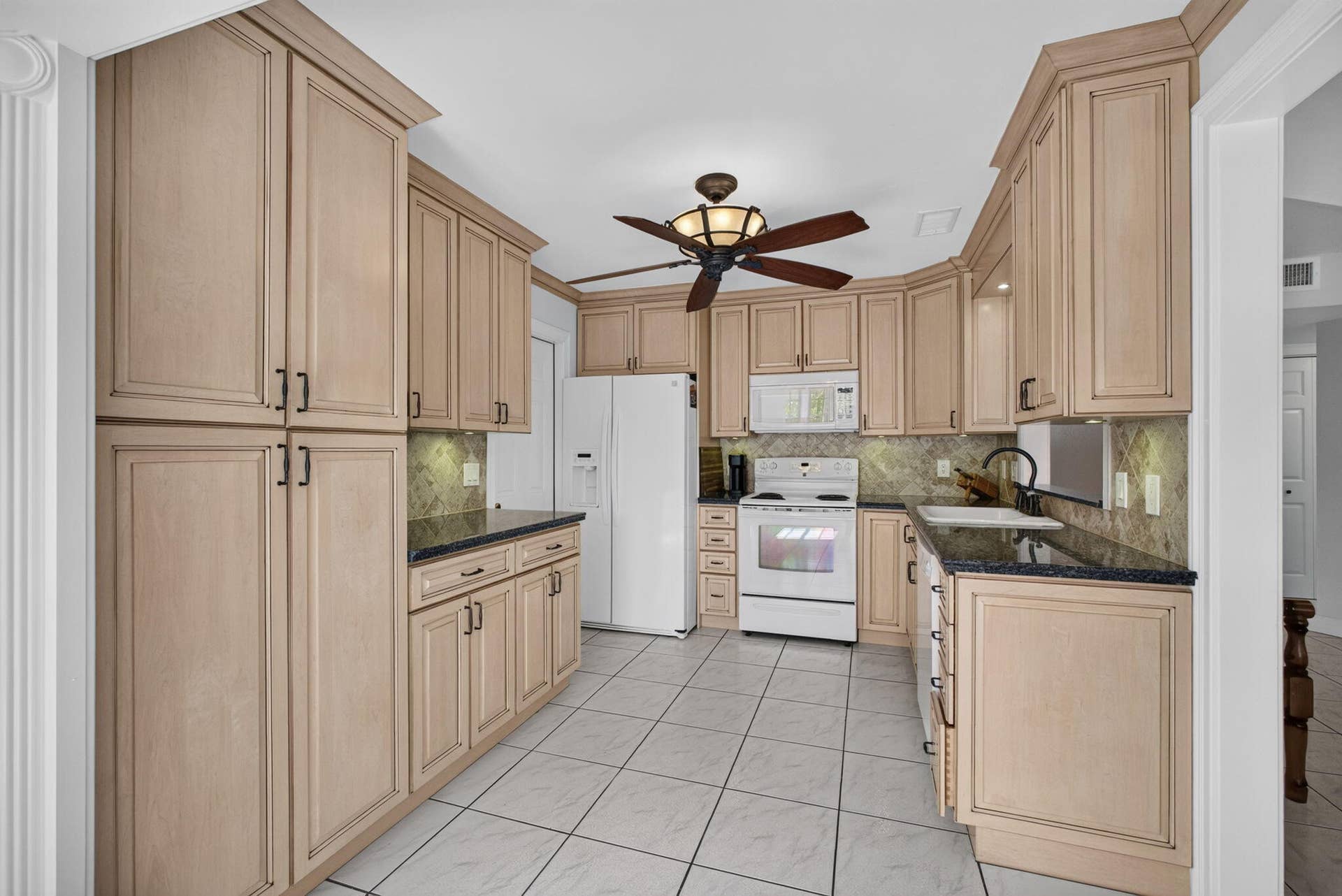 18371 Flagship Circle, Jupiter, FL 33458 25-web-or-mls-5D1A9695