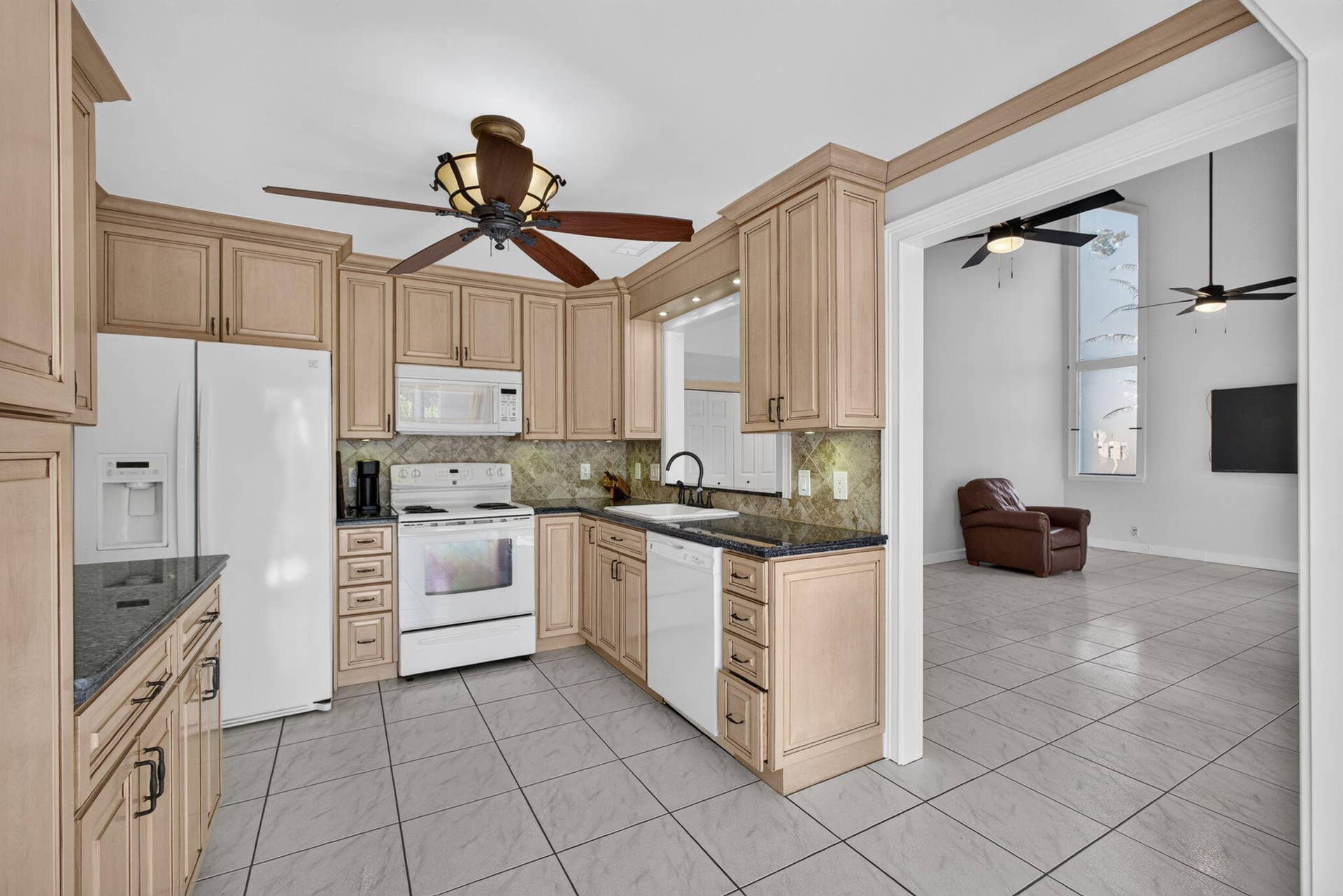 18371 Flagship Circle, Jupiter, FL 33458 26-web-or-mls-5D1A9700