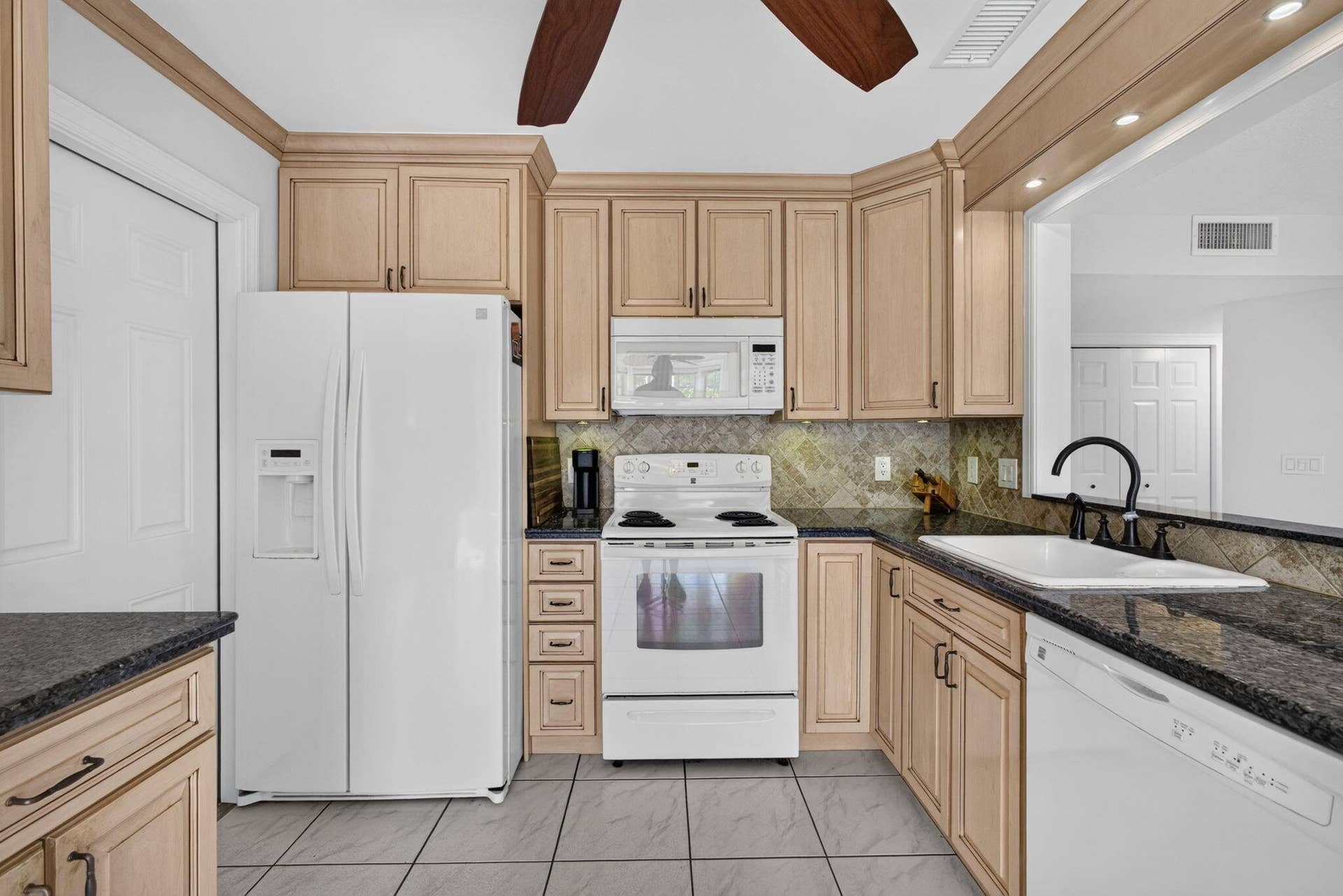 18371 Flagship Circle, Jupiter, FL 33458 24-web-or-mls-5D1A9690